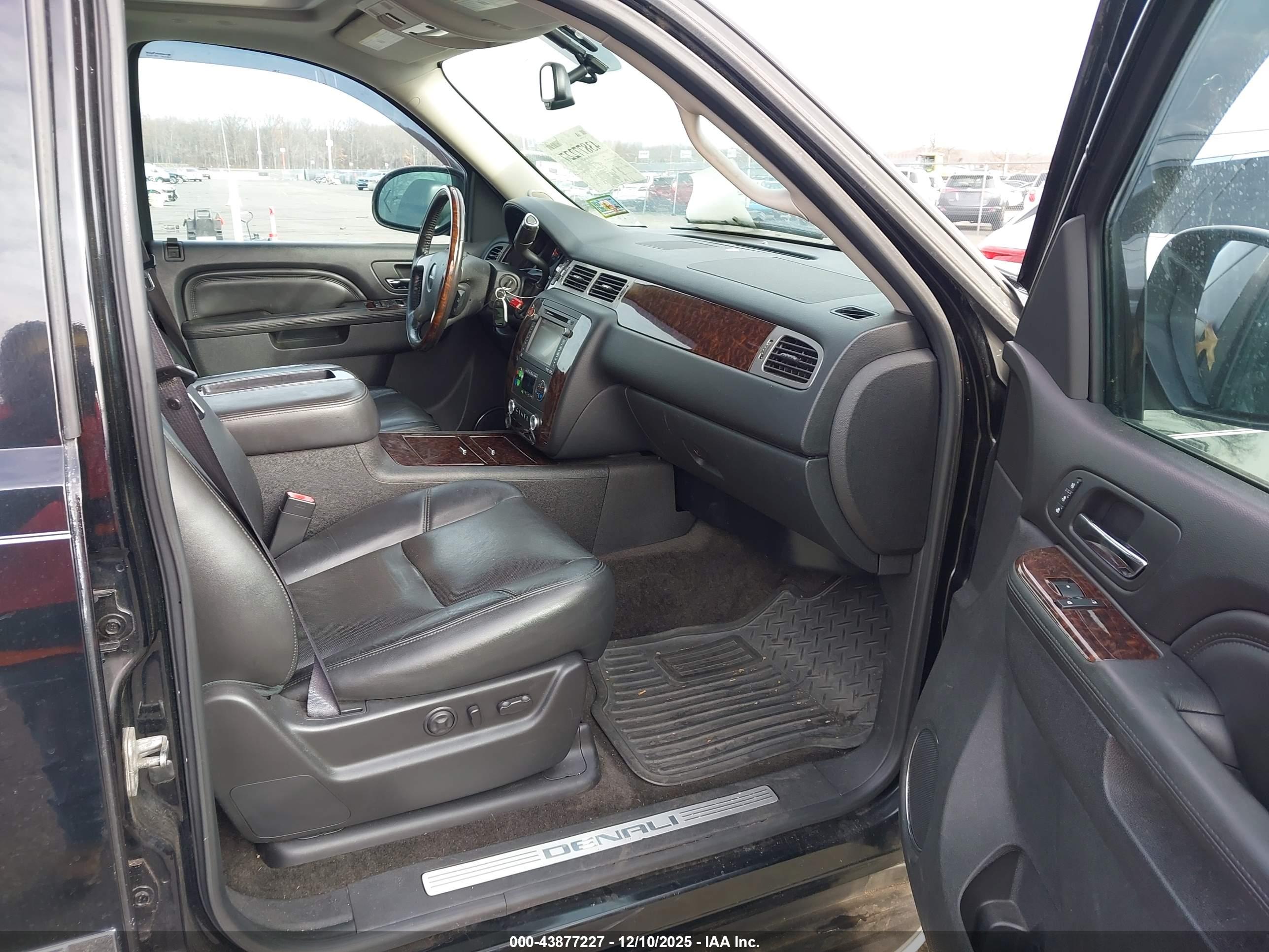 GMC YUKON image 5