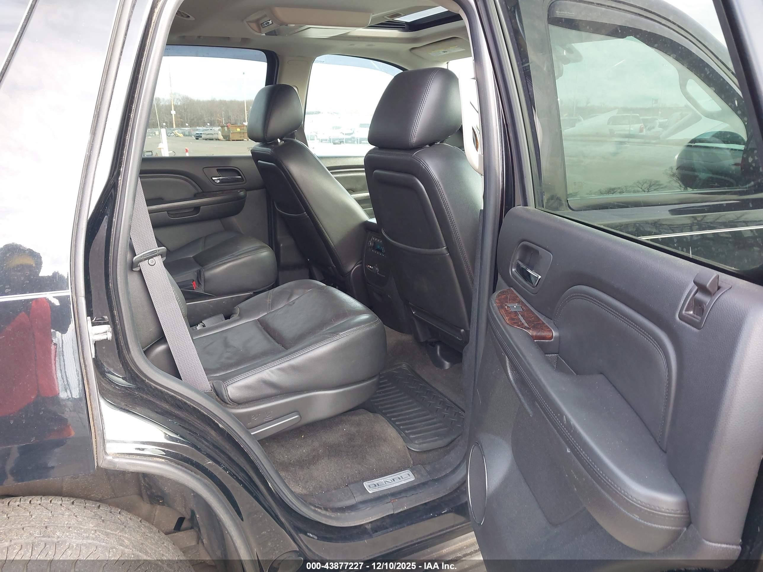 GMC YUKON image 8