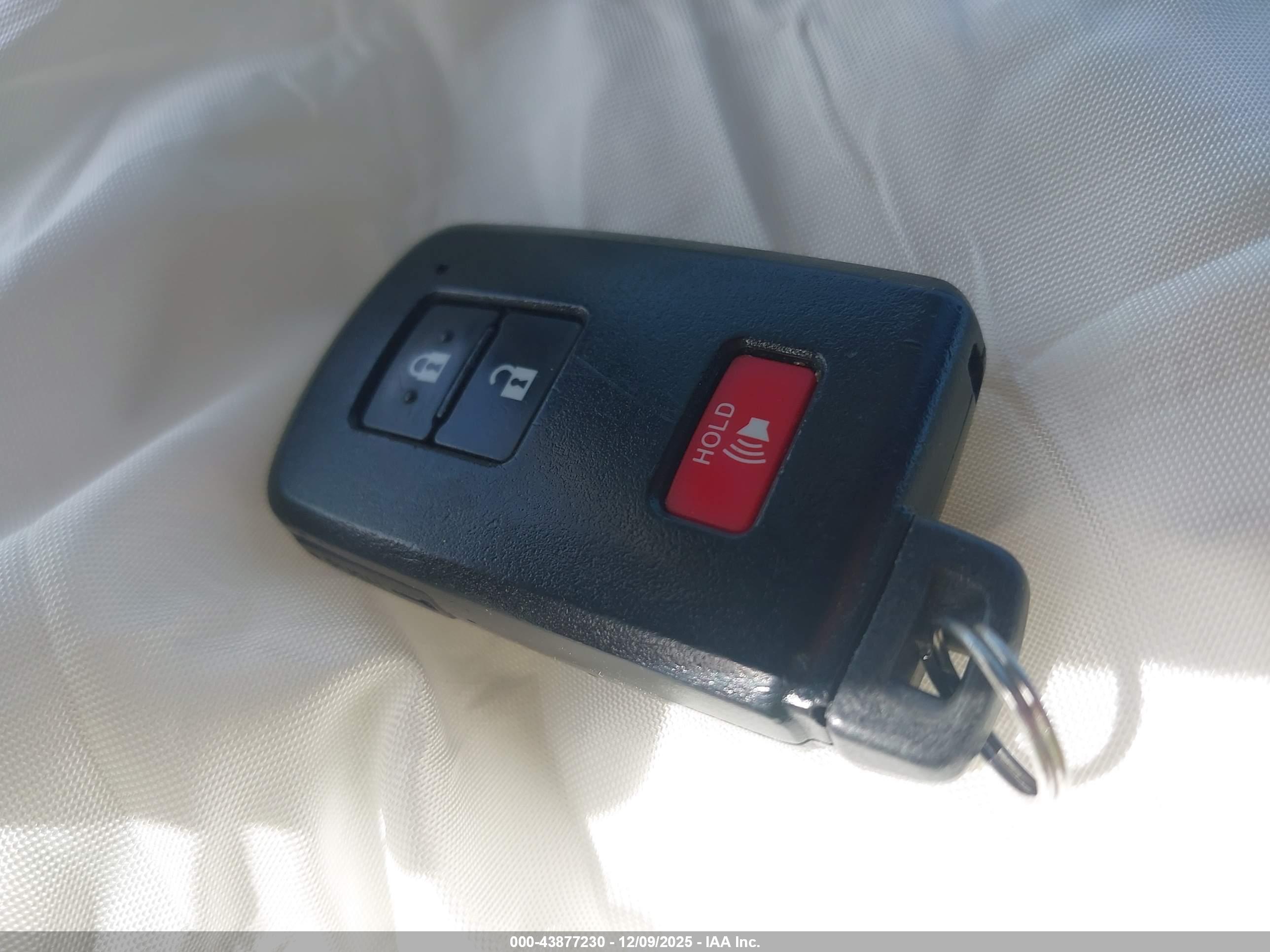 TOYOTA RAV4 image 11