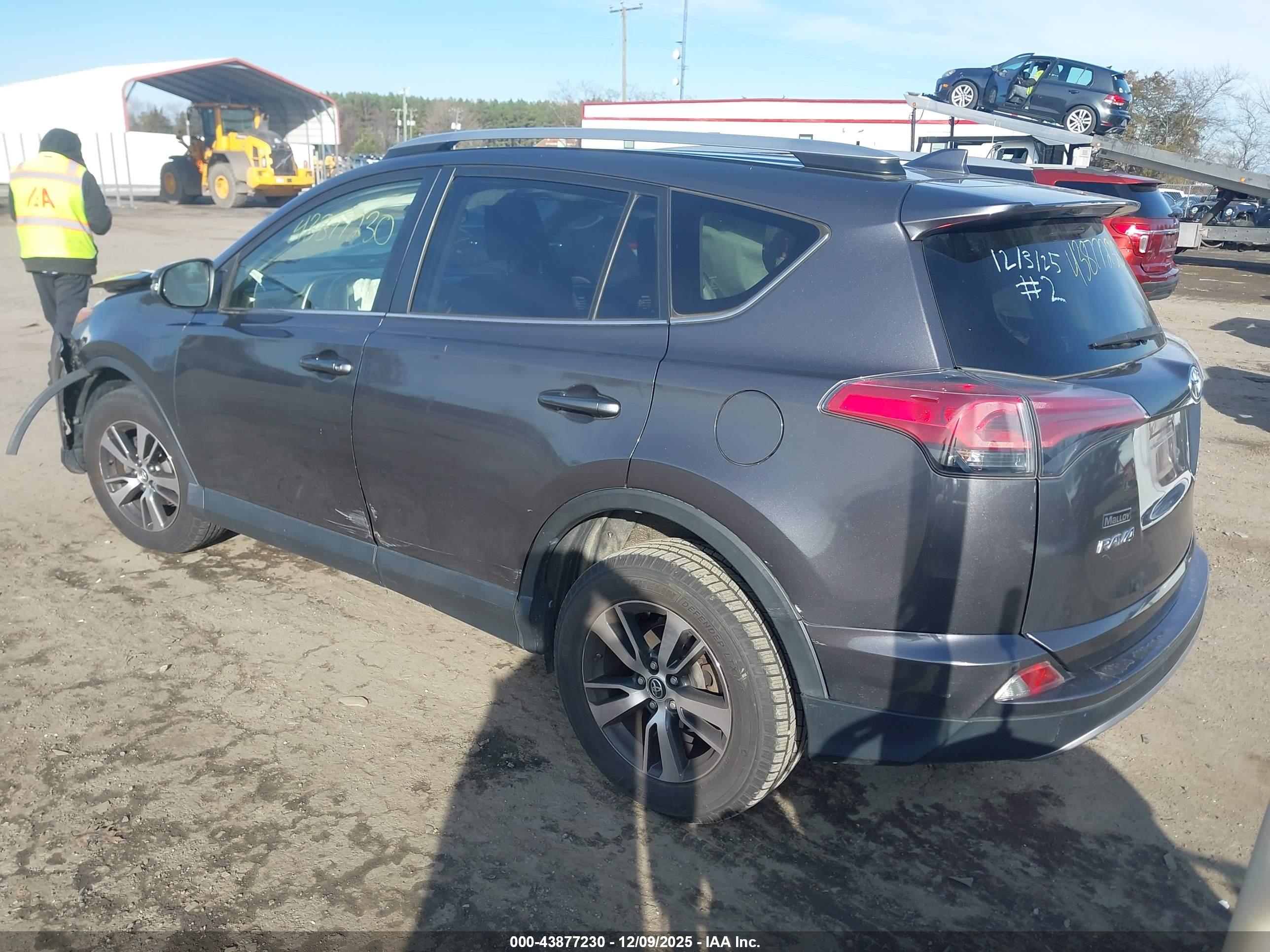 TOYOTA RAV4 image 3