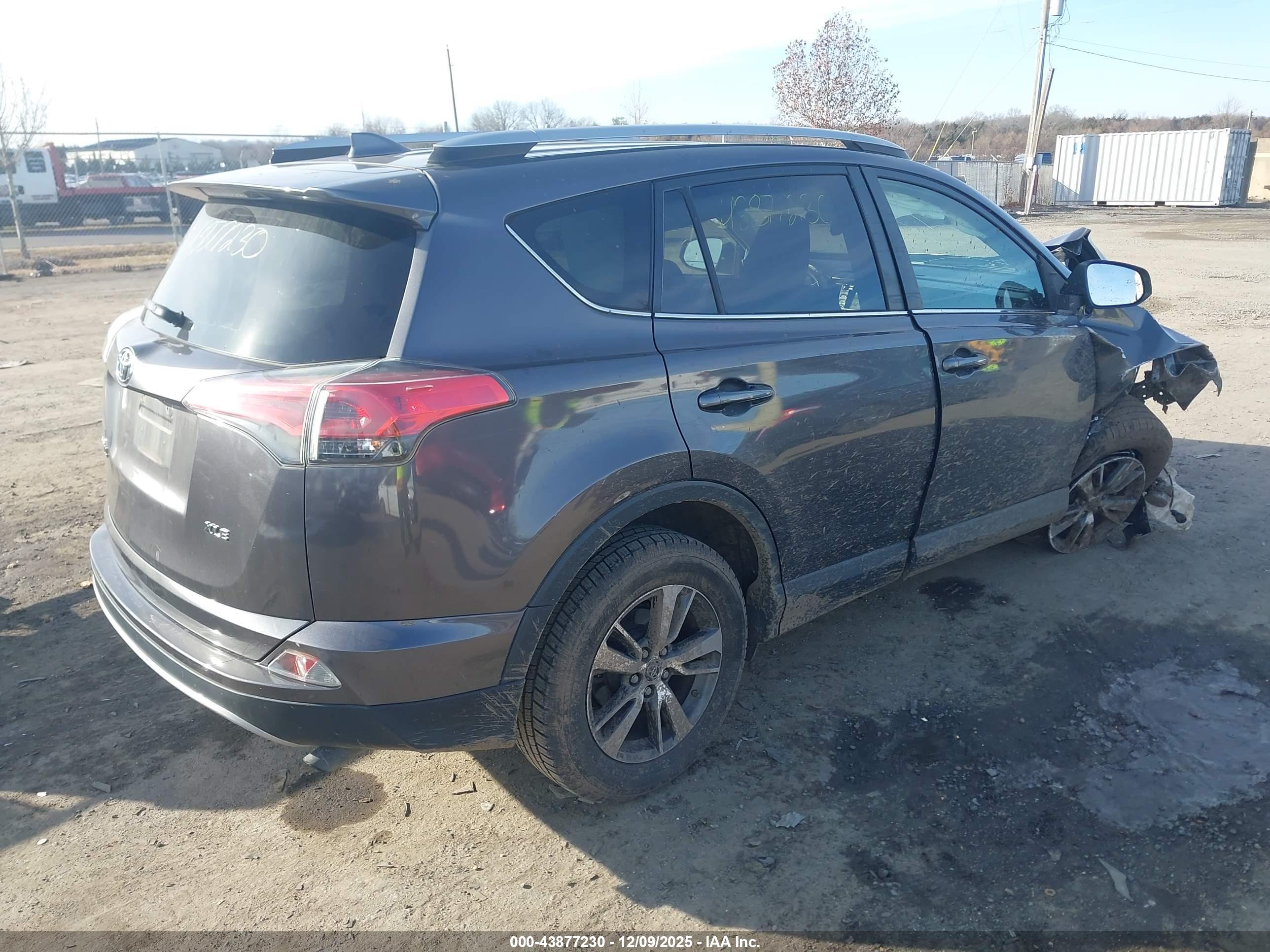 TOYOTA RAV4 image 4