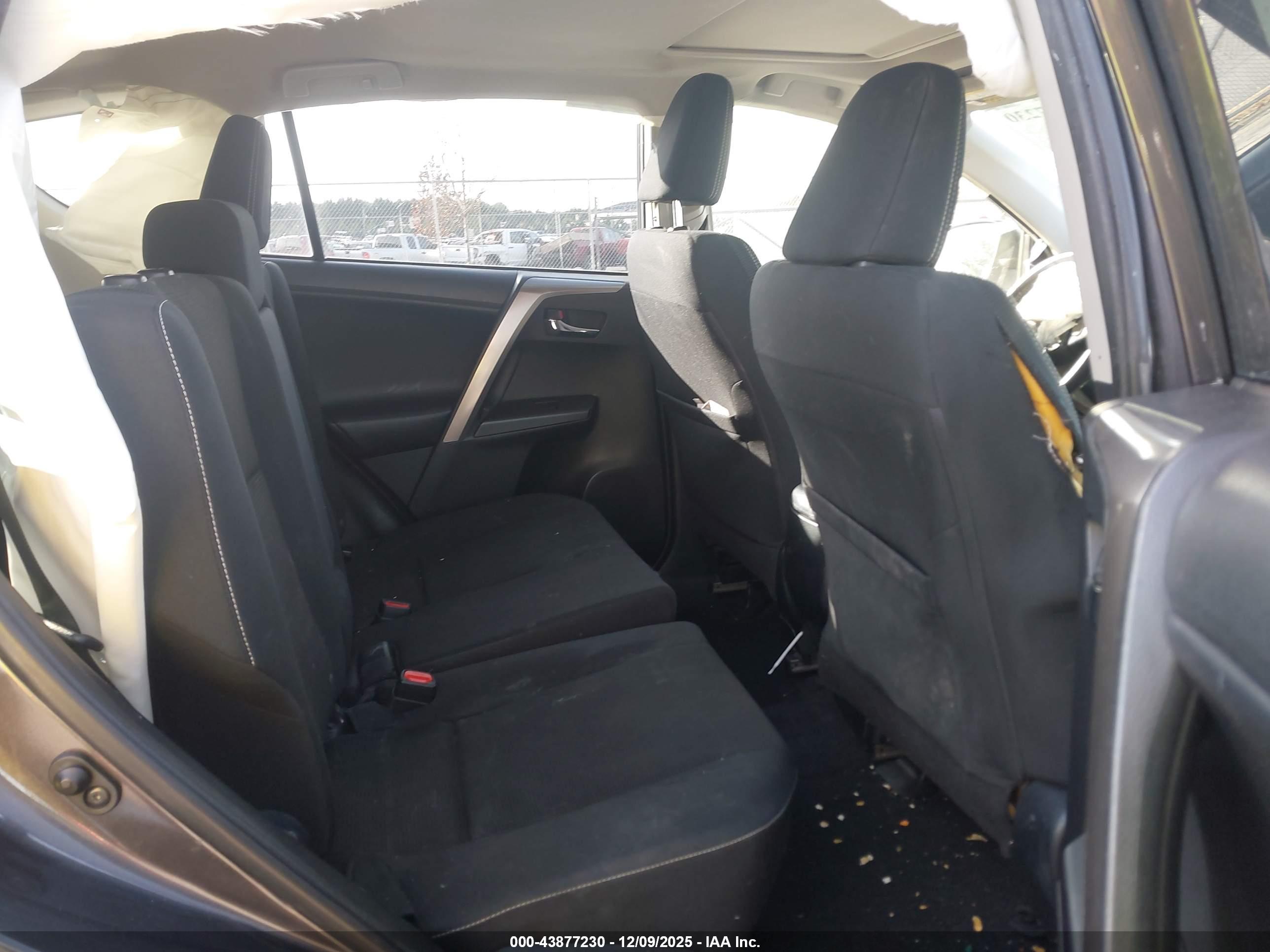 TOYOTA RAV4 image 8