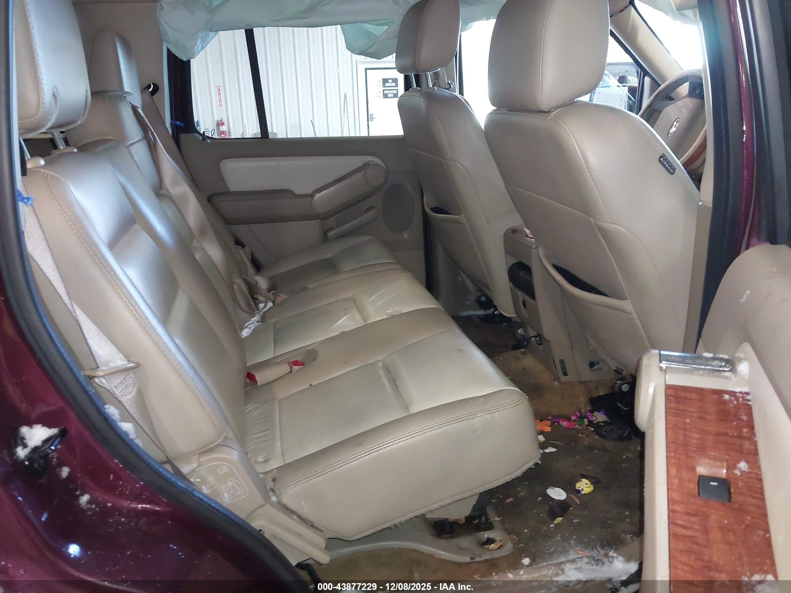 FORD EXPLORER image 8