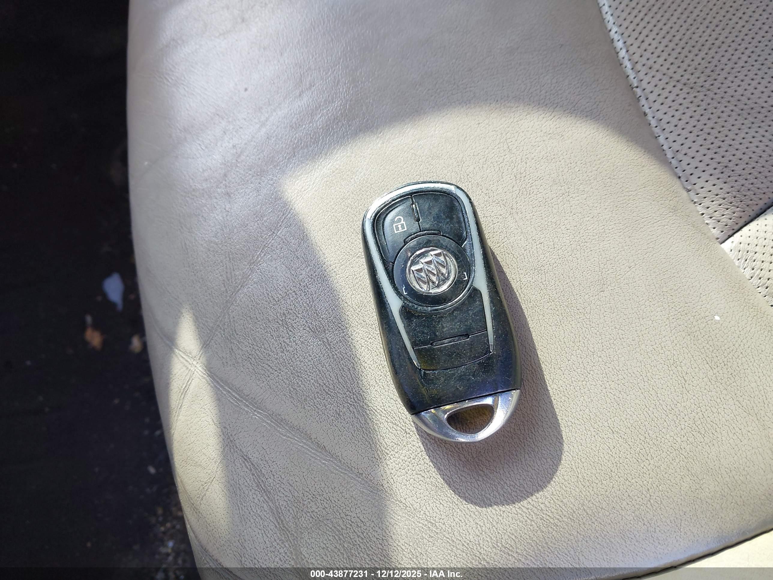 BUICK LACROSSE image 11