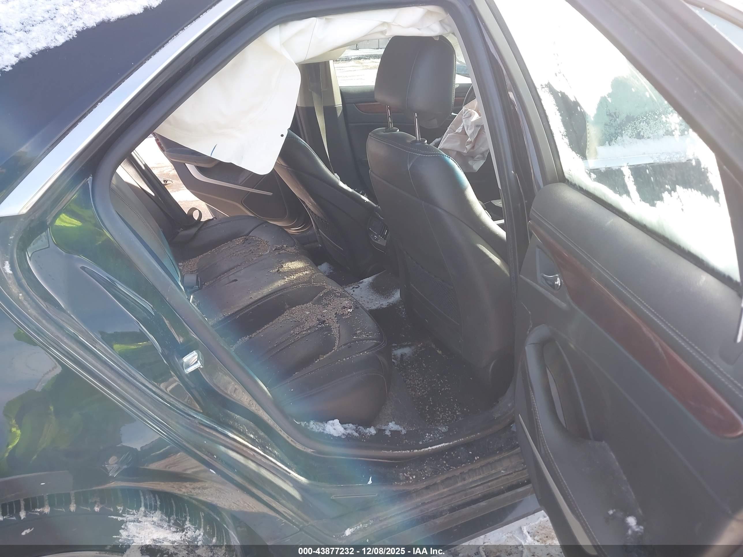 CADILLAC CTS image 8
