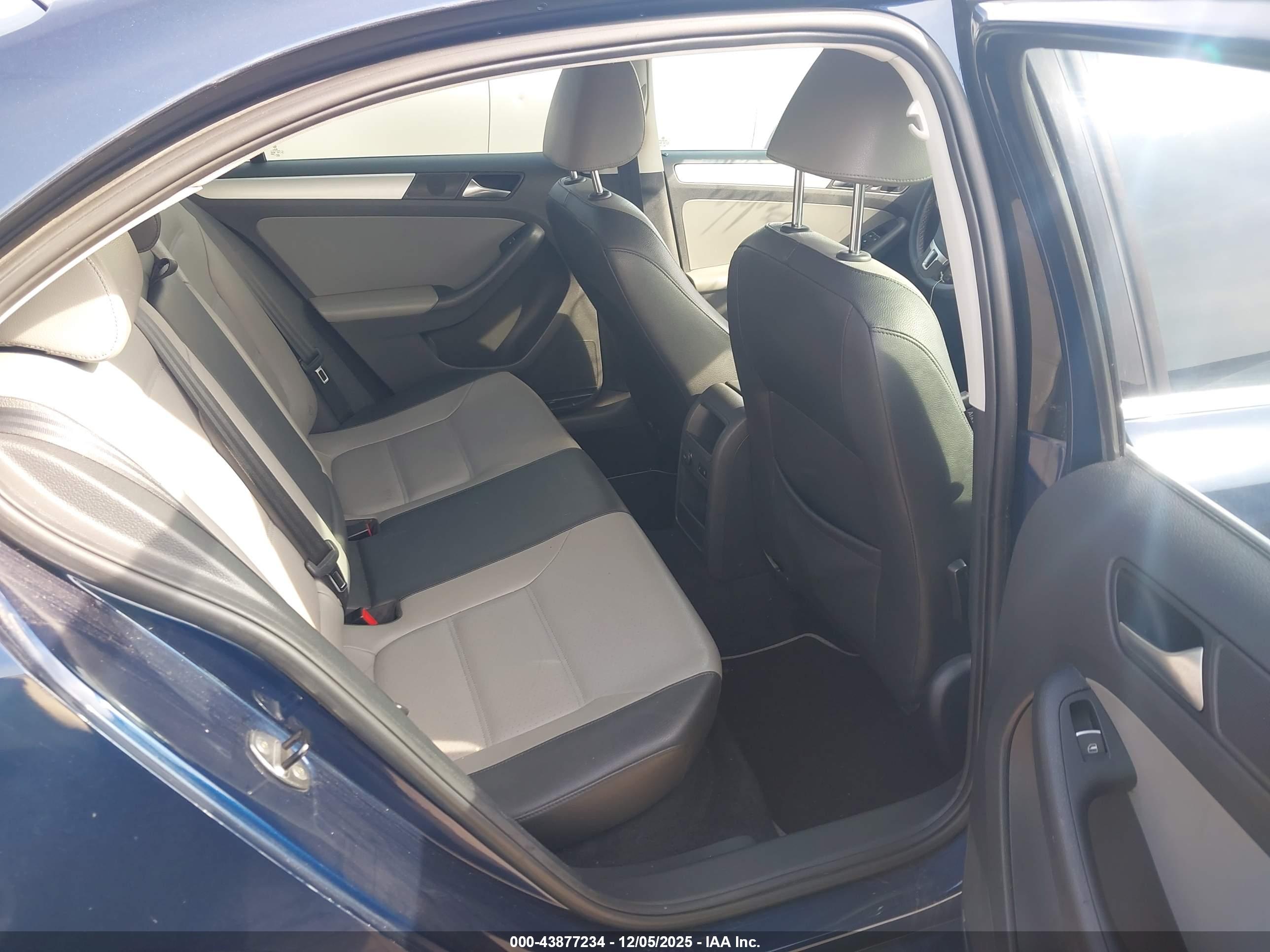 VOLKSWAGEN JETTA image 8