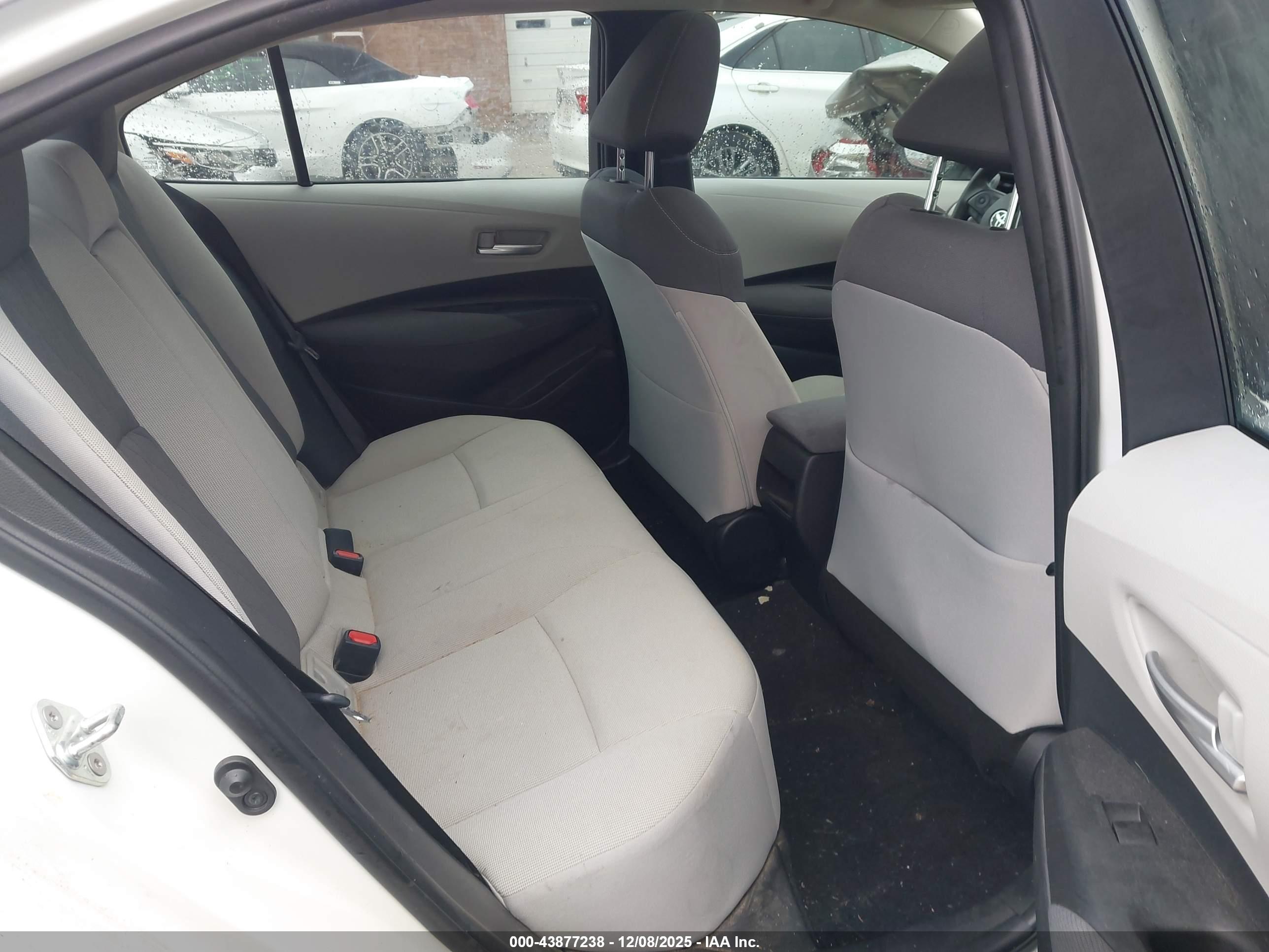 TOYOTA COROLLA image 8