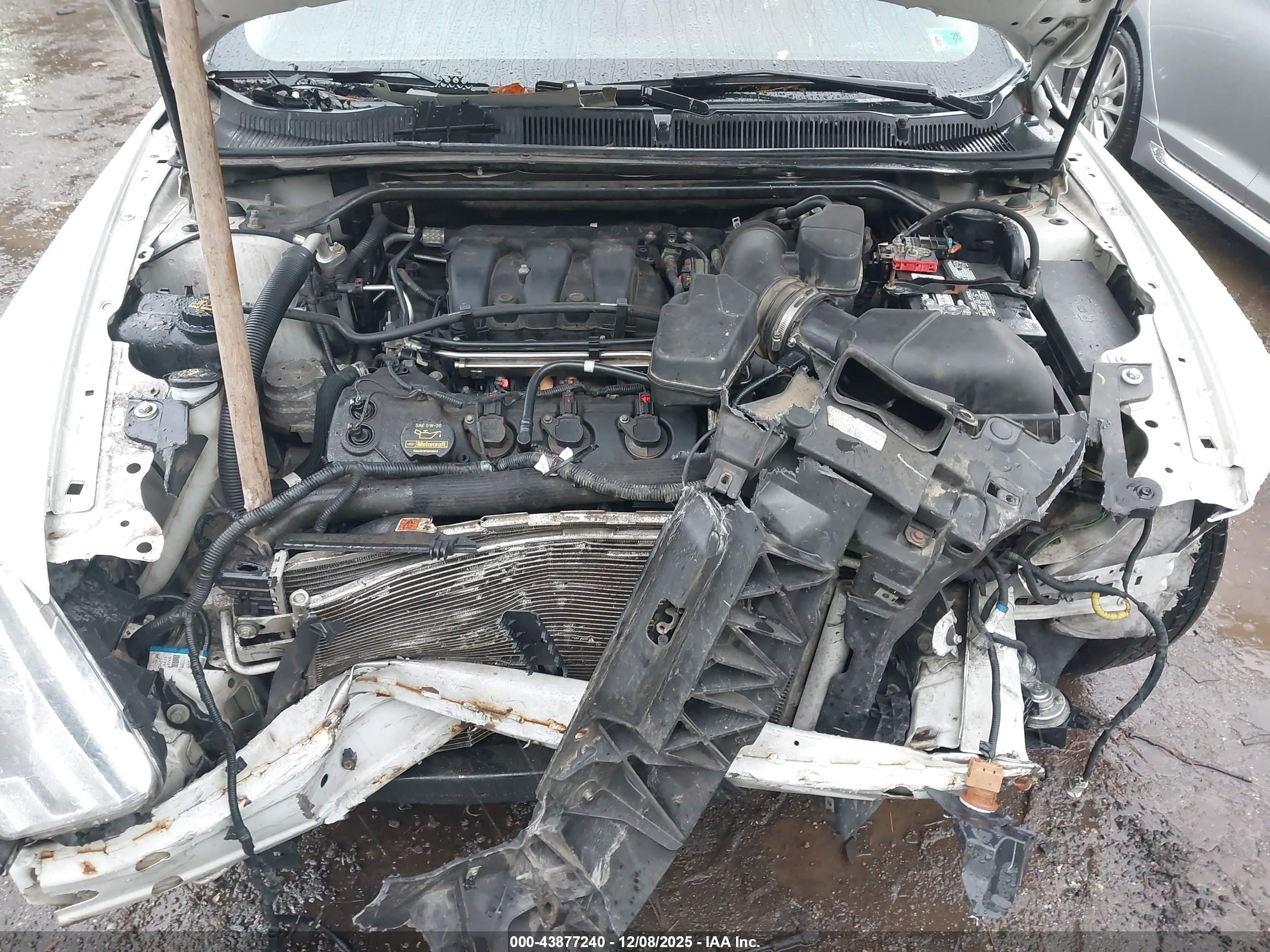 FORD TAURUS image 10