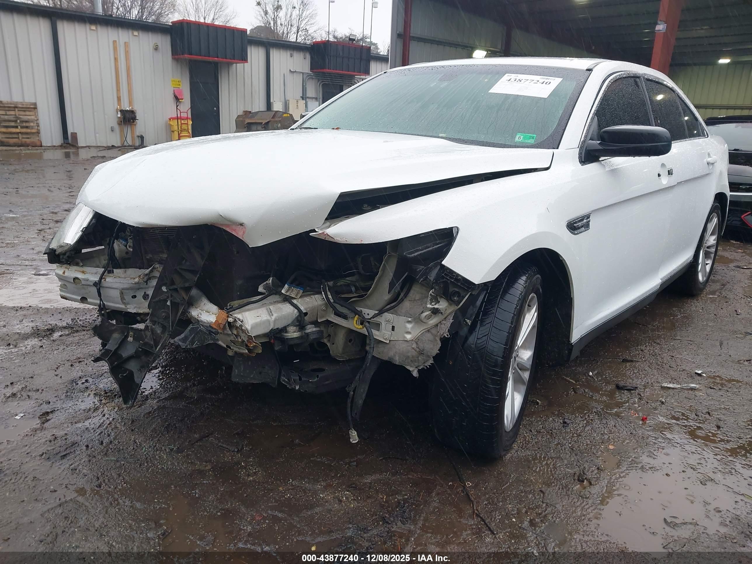 FORD TAURUS image 6