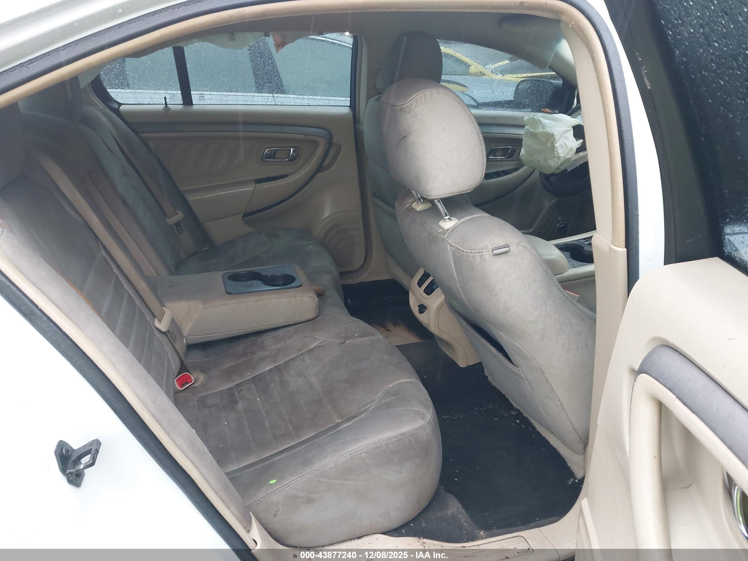 FORD TAURUS image 8