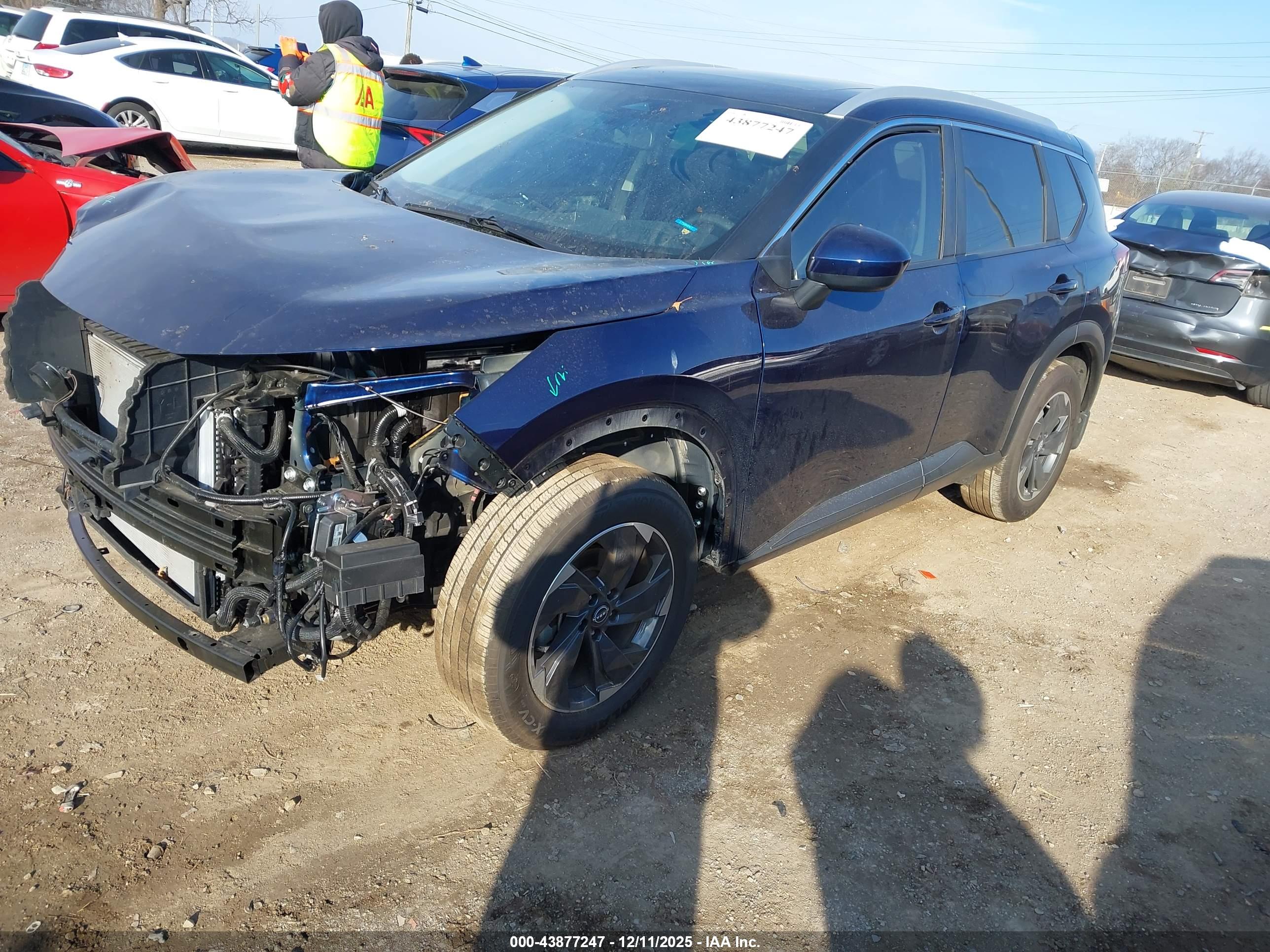 NISSAN ROGUE image 2