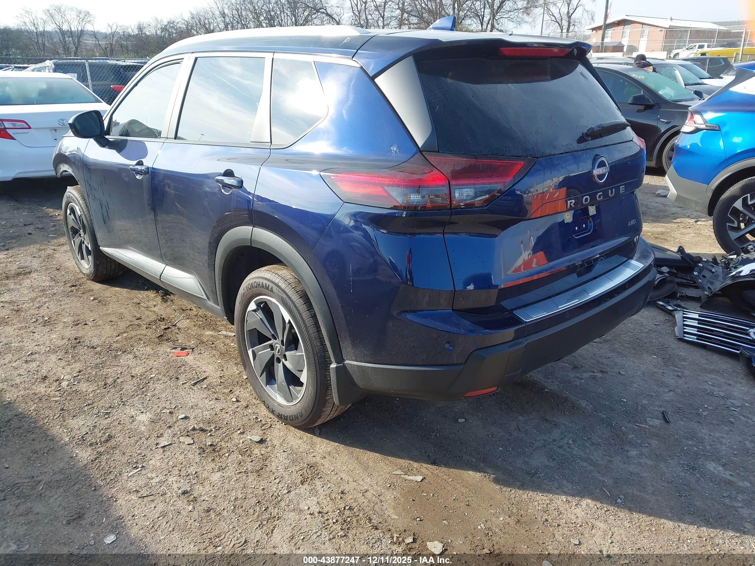 NISSAN ROGUE image 3