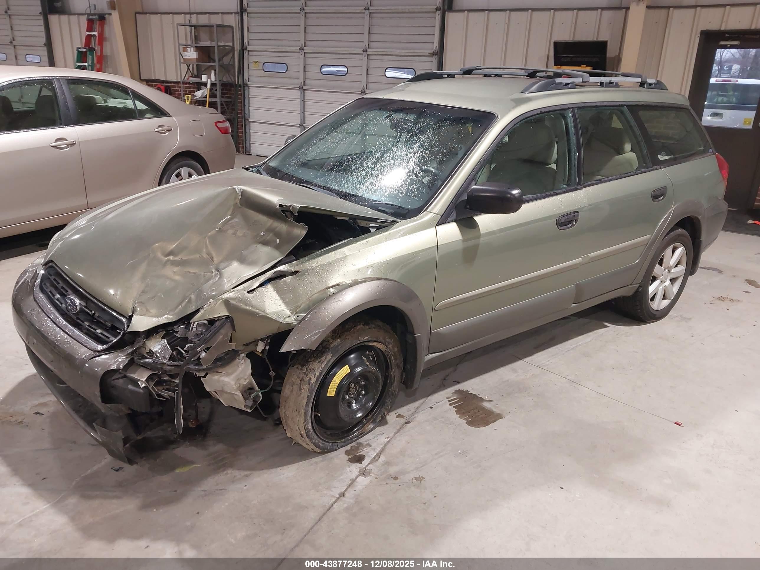 SUBARU OUTBACK image 2
