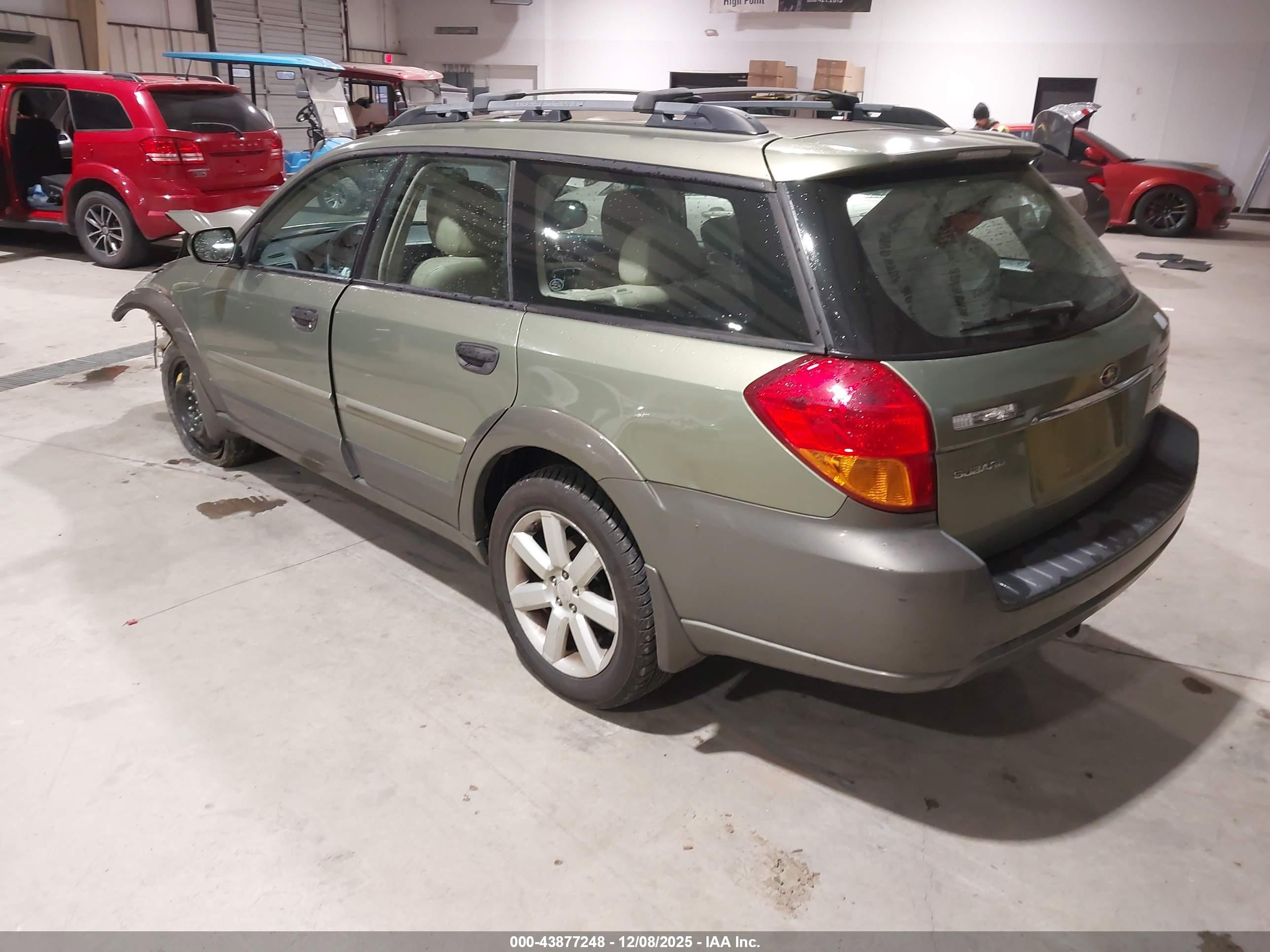 SUBARU OUTBACK image 3