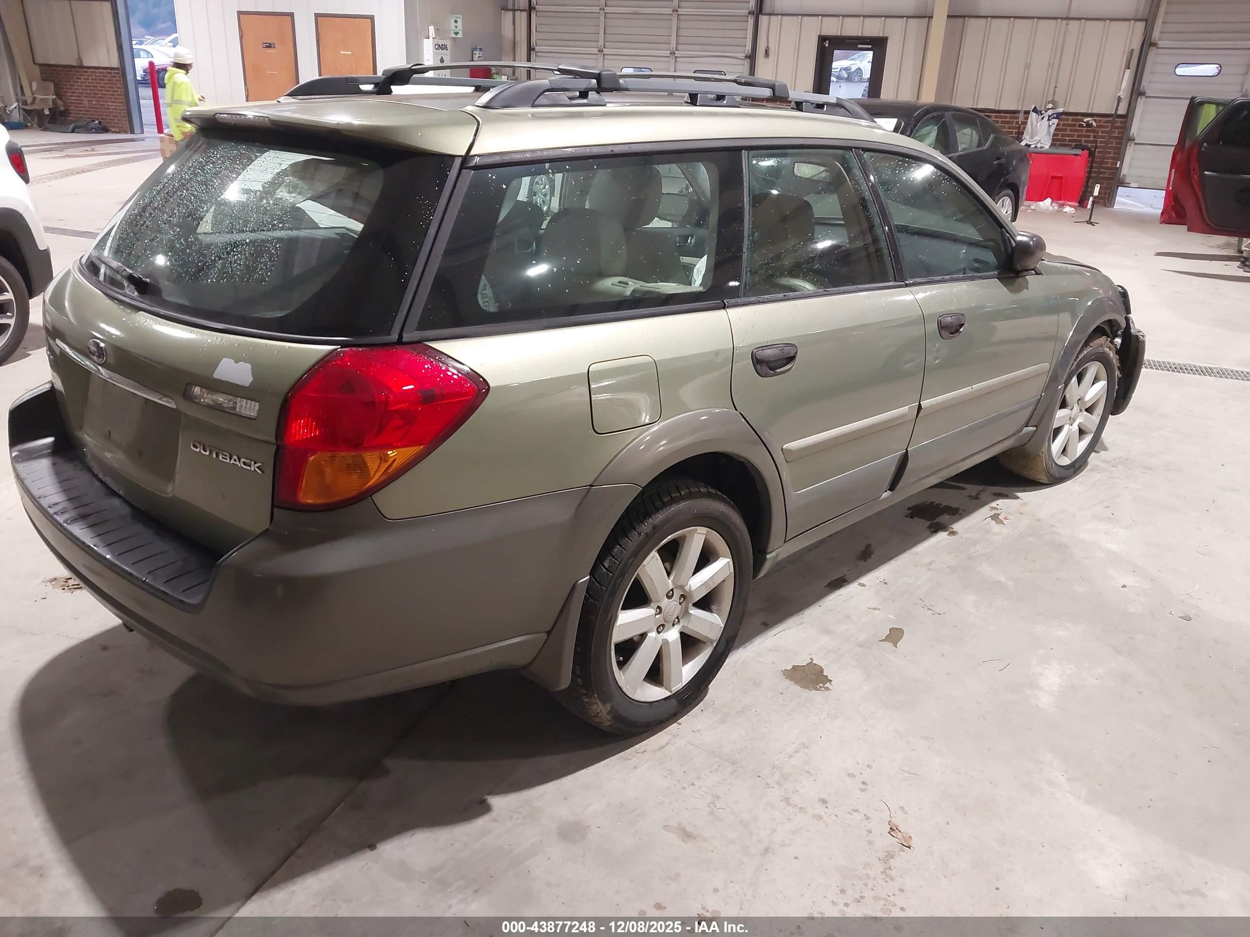 SUBARU OUTBACK image 4