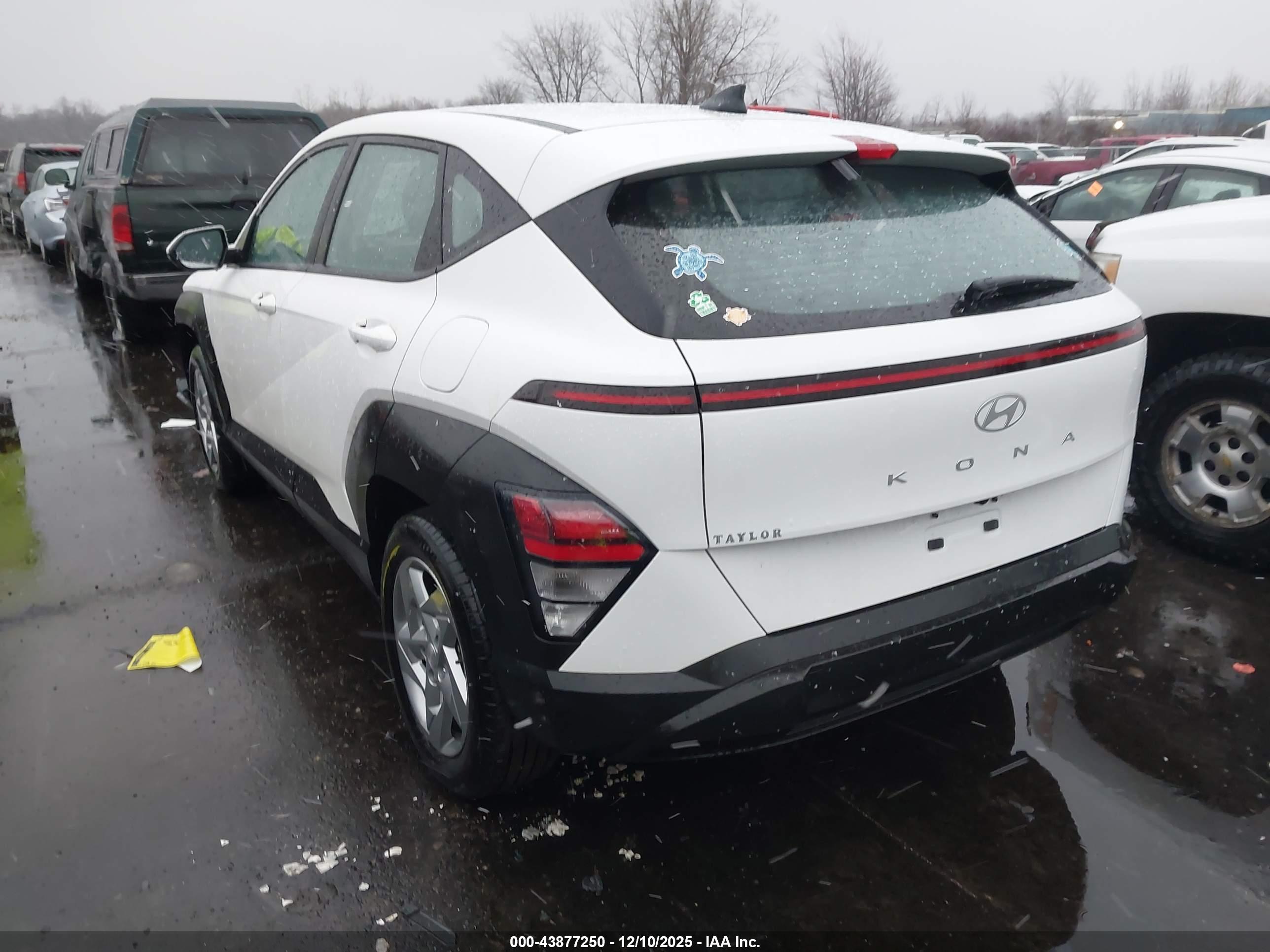 HYUNDAI KONA image 3