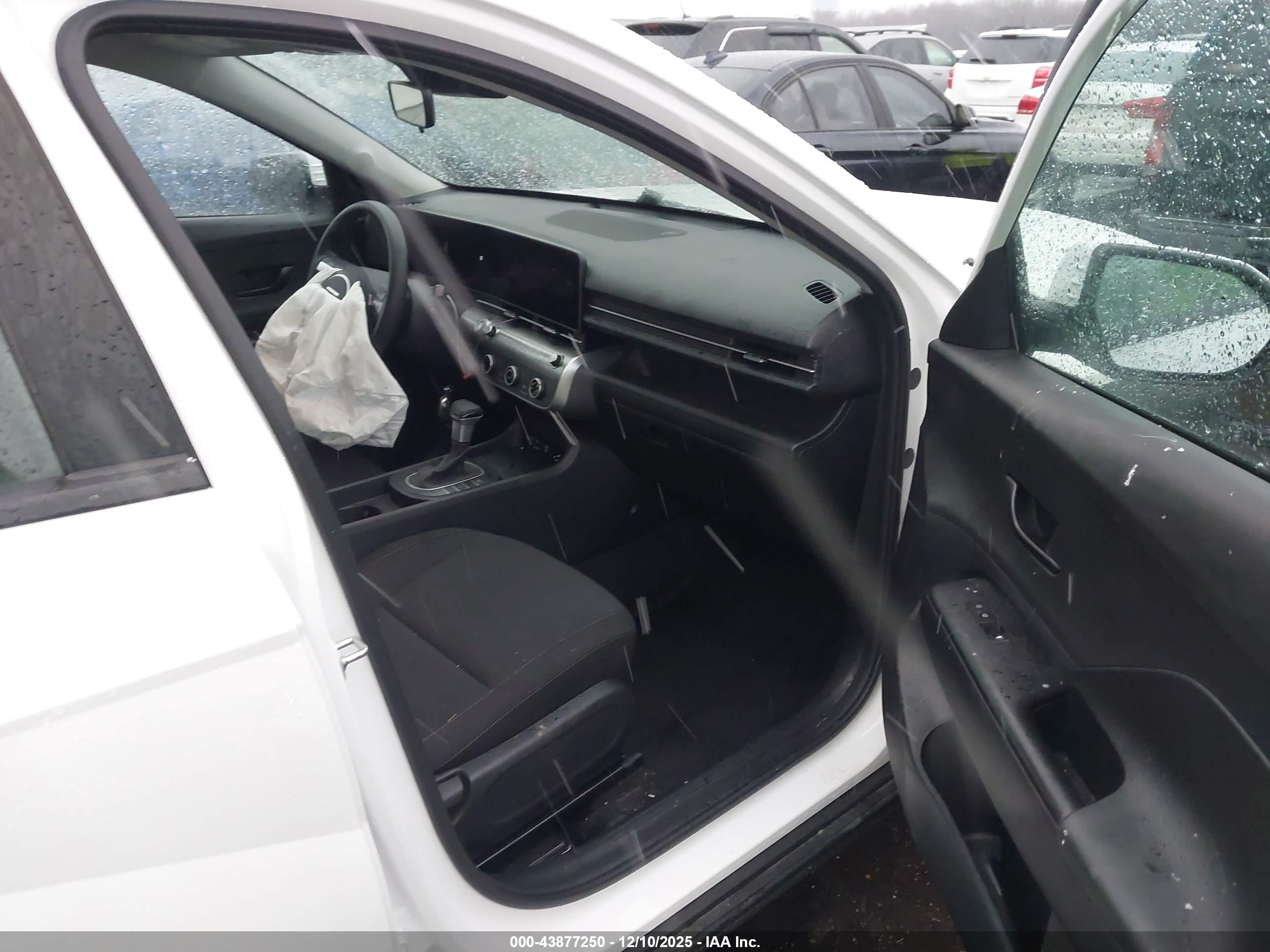 HYUNDAI KONA image 5