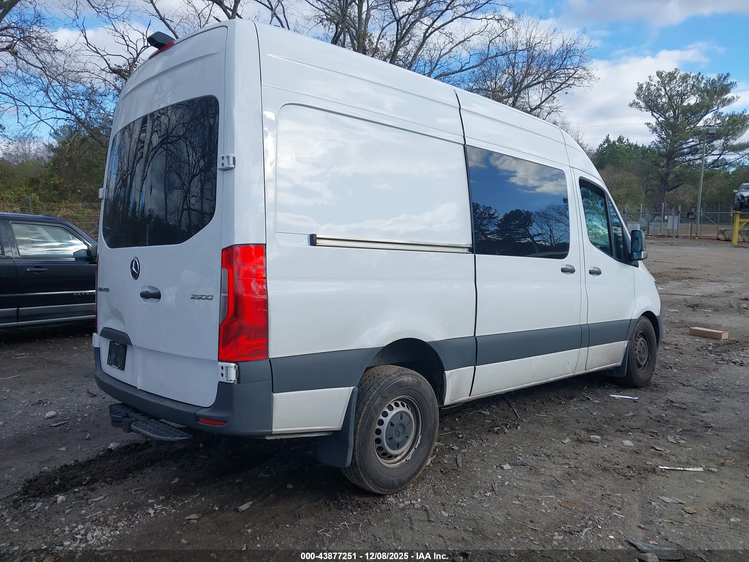 MERCEDES-BENZ SPRINTER image 4