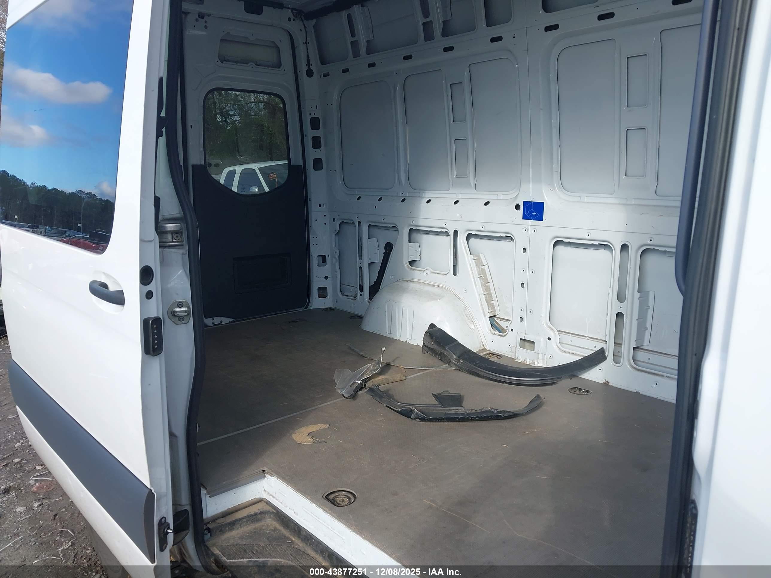 MERCEDES-BENZ SPRINTER image 8