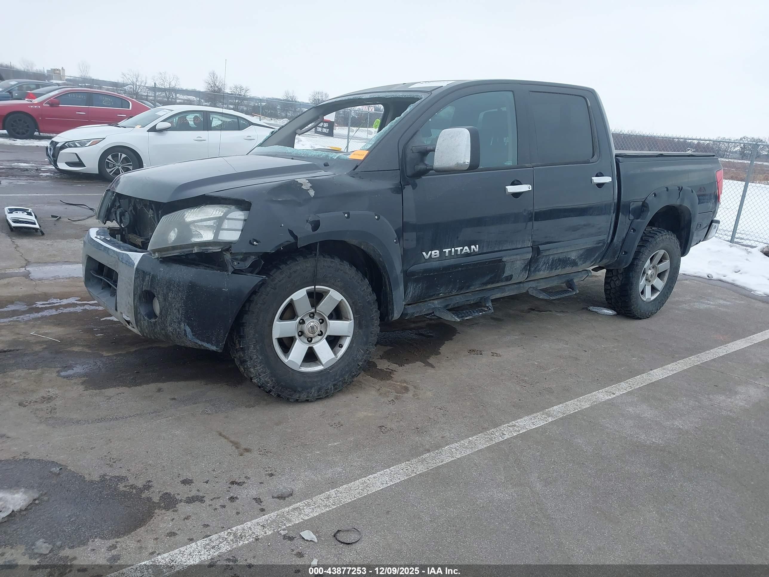 NISSAN TITAN image 2