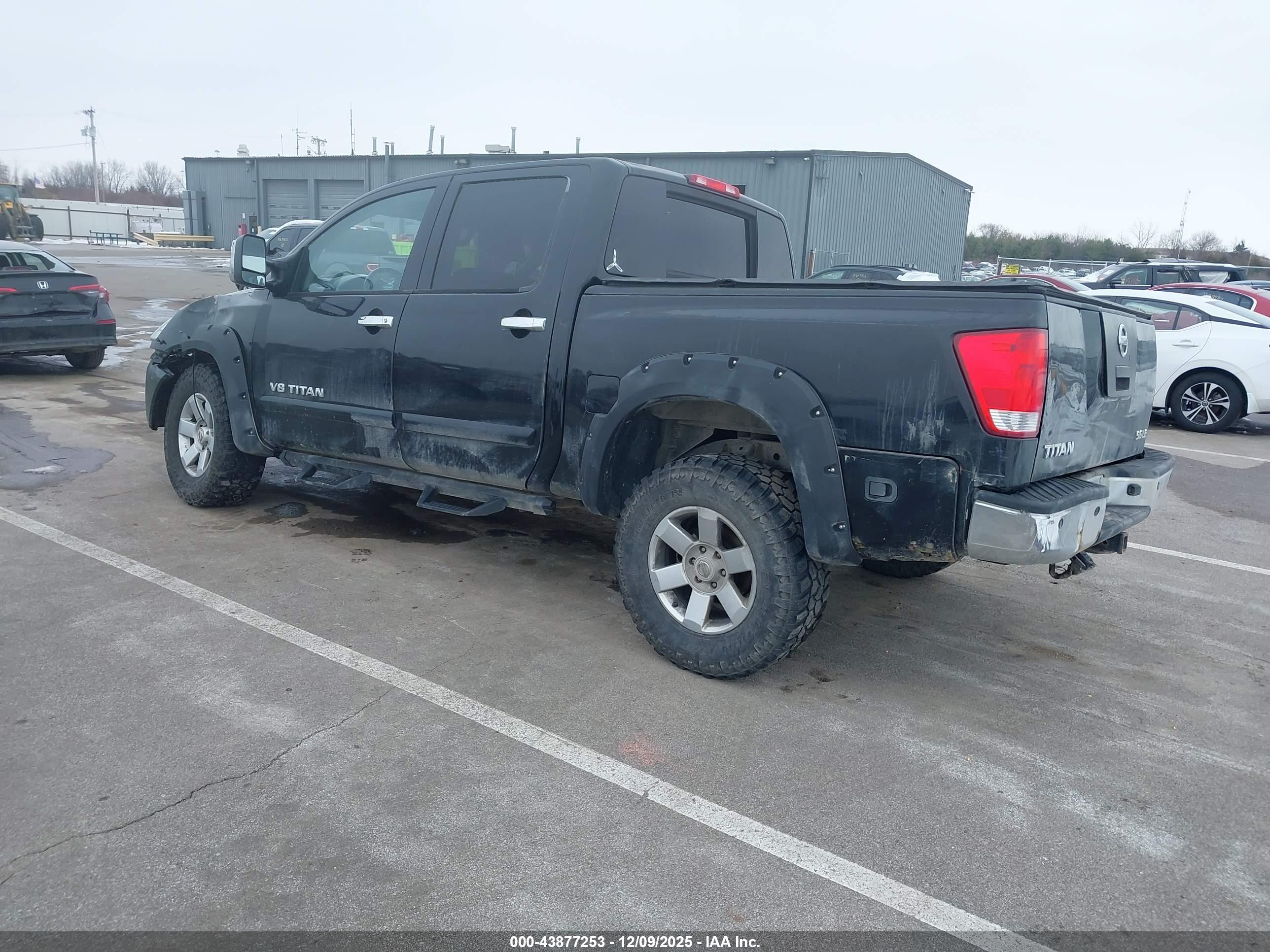 NISSAN TITAN image 3