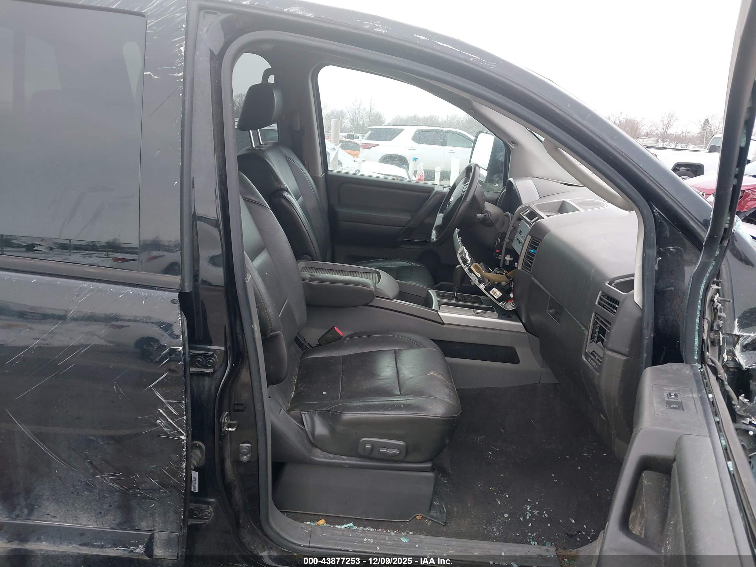 NISSAN TITAN image 5