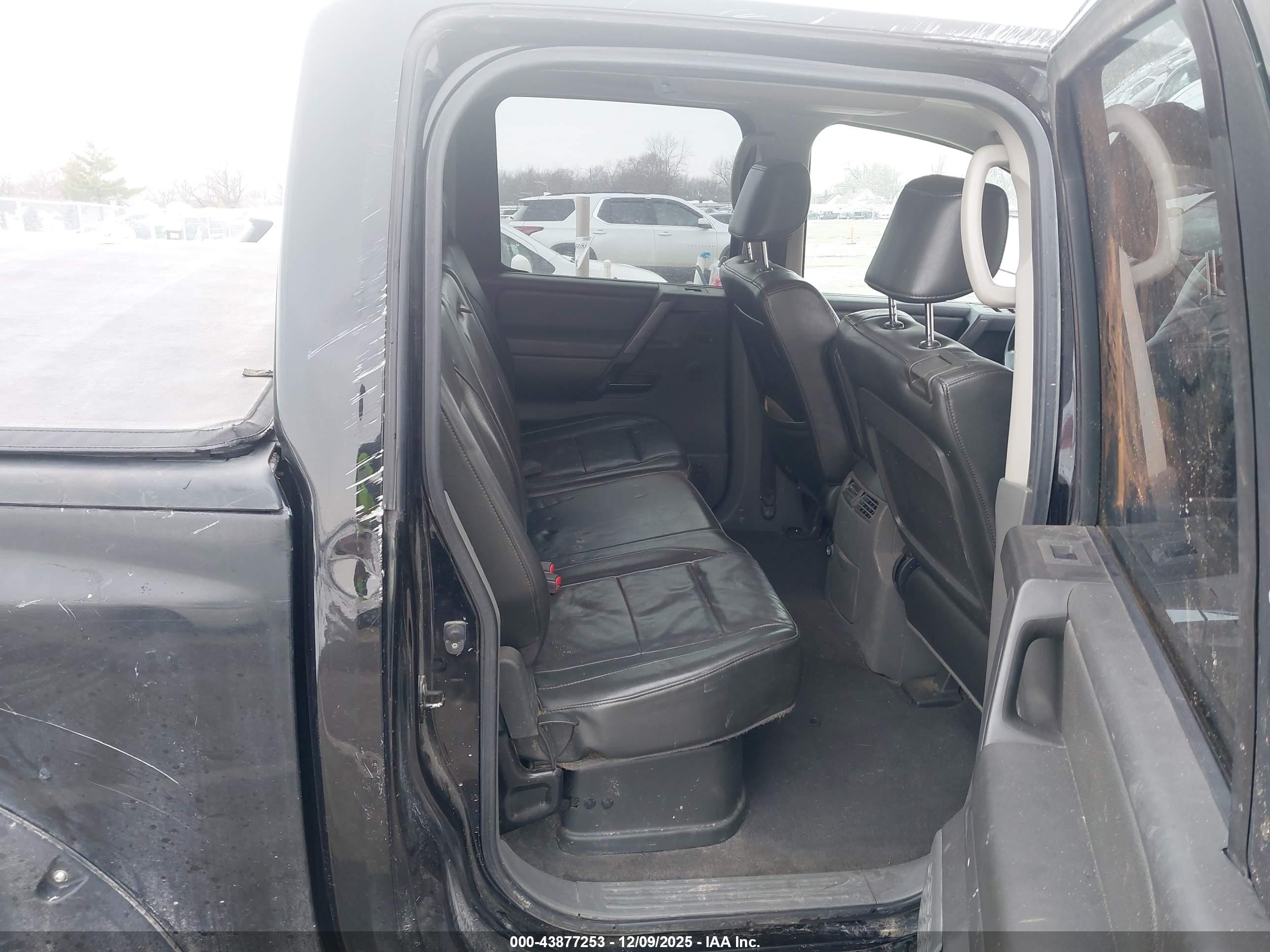 NISSAN TITAN image 8