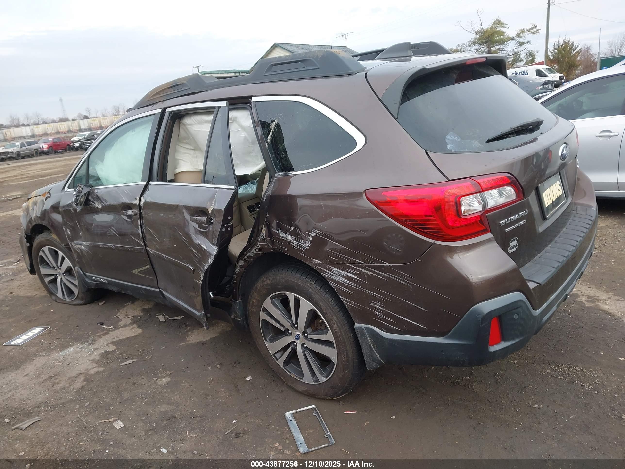 SUBARU OUTBACK image 3