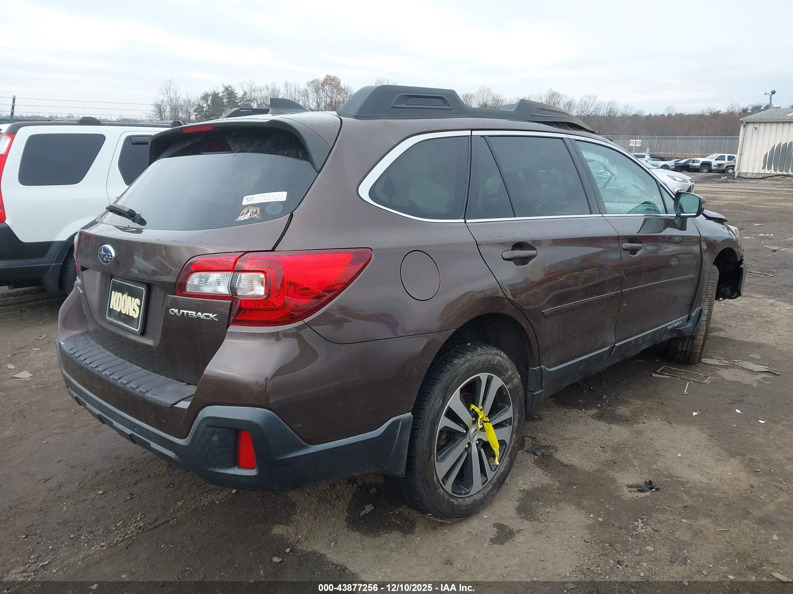 SUBARU OUTBACK image 4