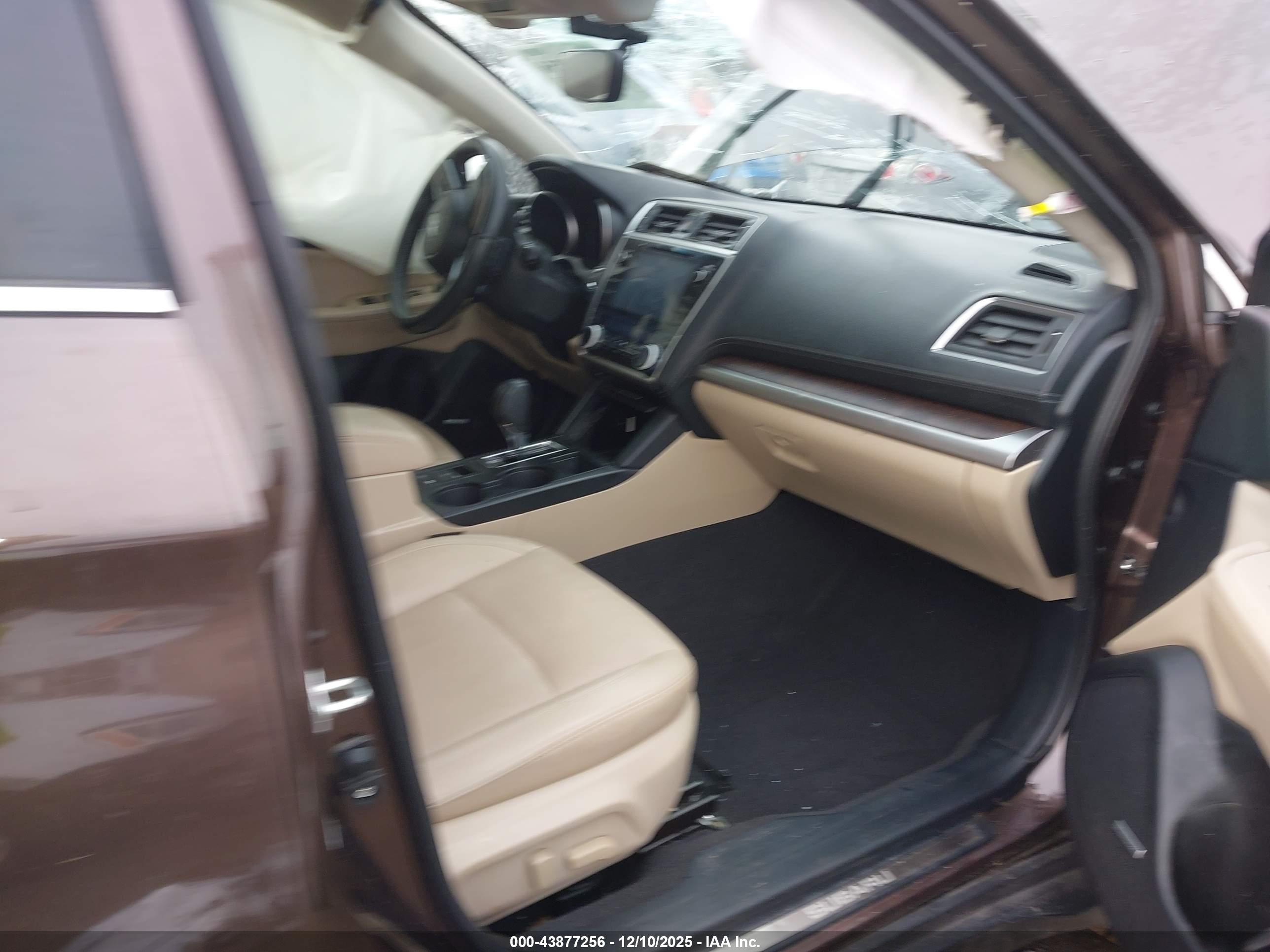 SUBARU OUTBACK image 5