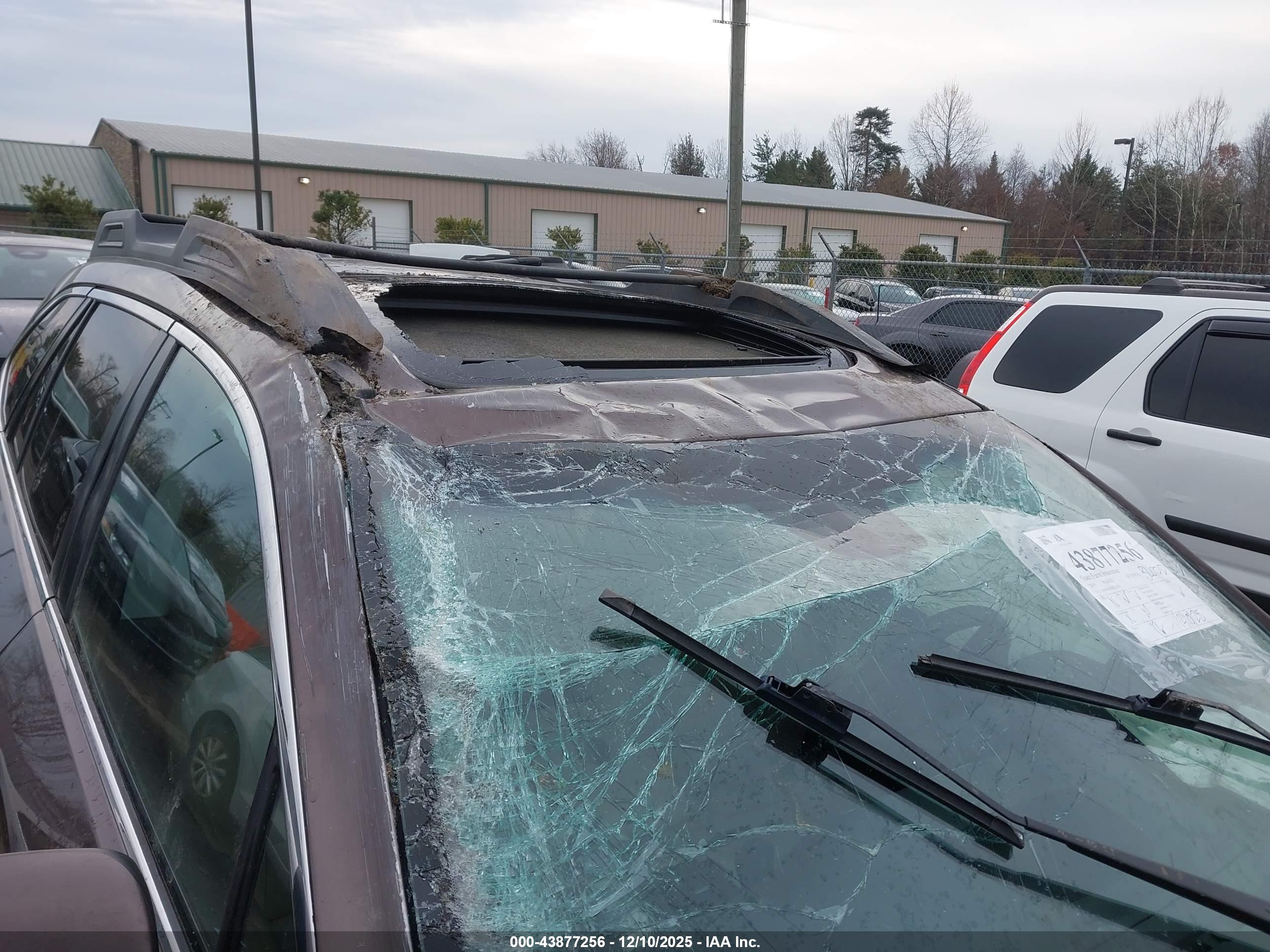 SUBARU OUTBACK image 6