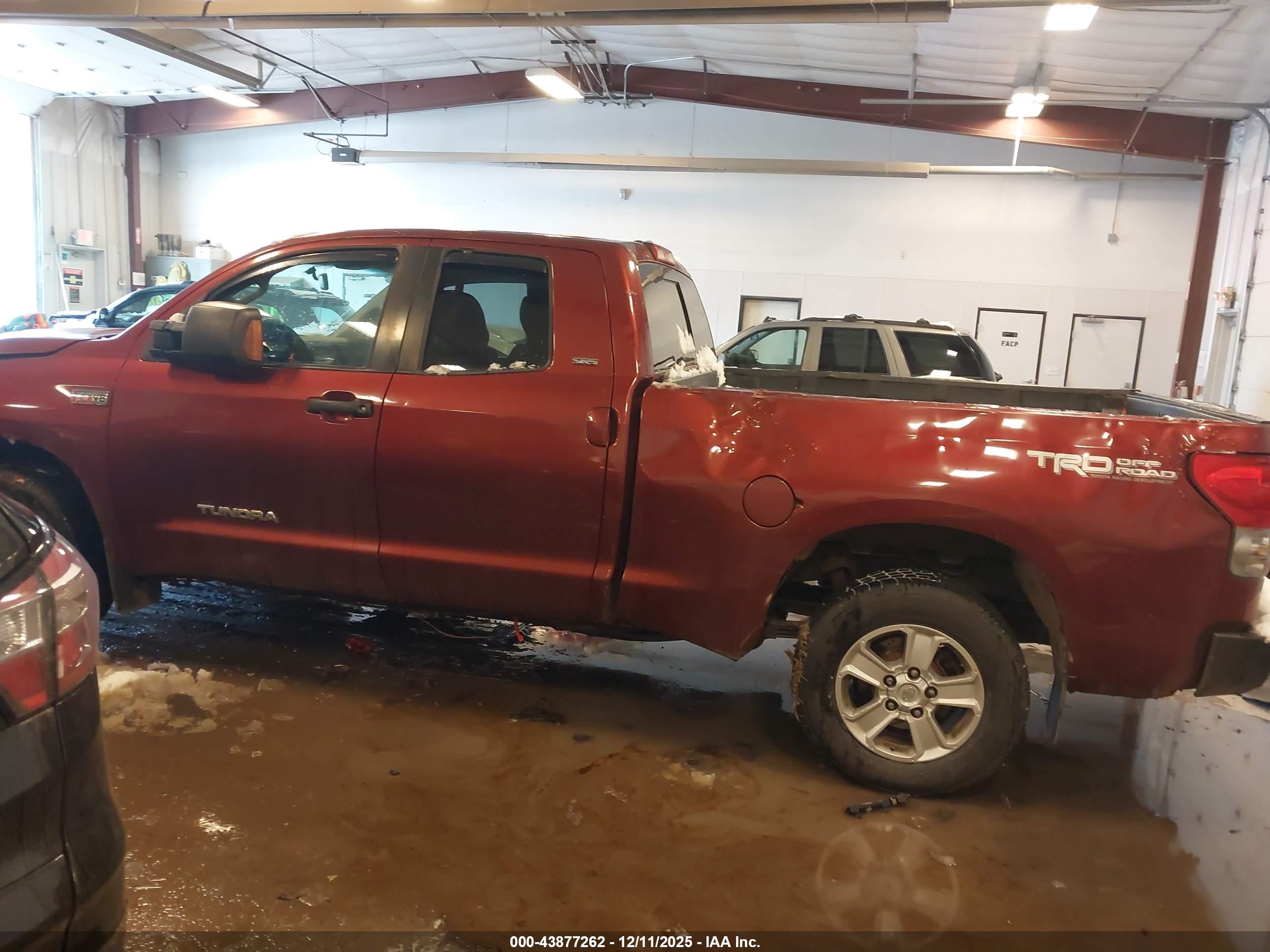 TOYOTA TUNDRA image 3