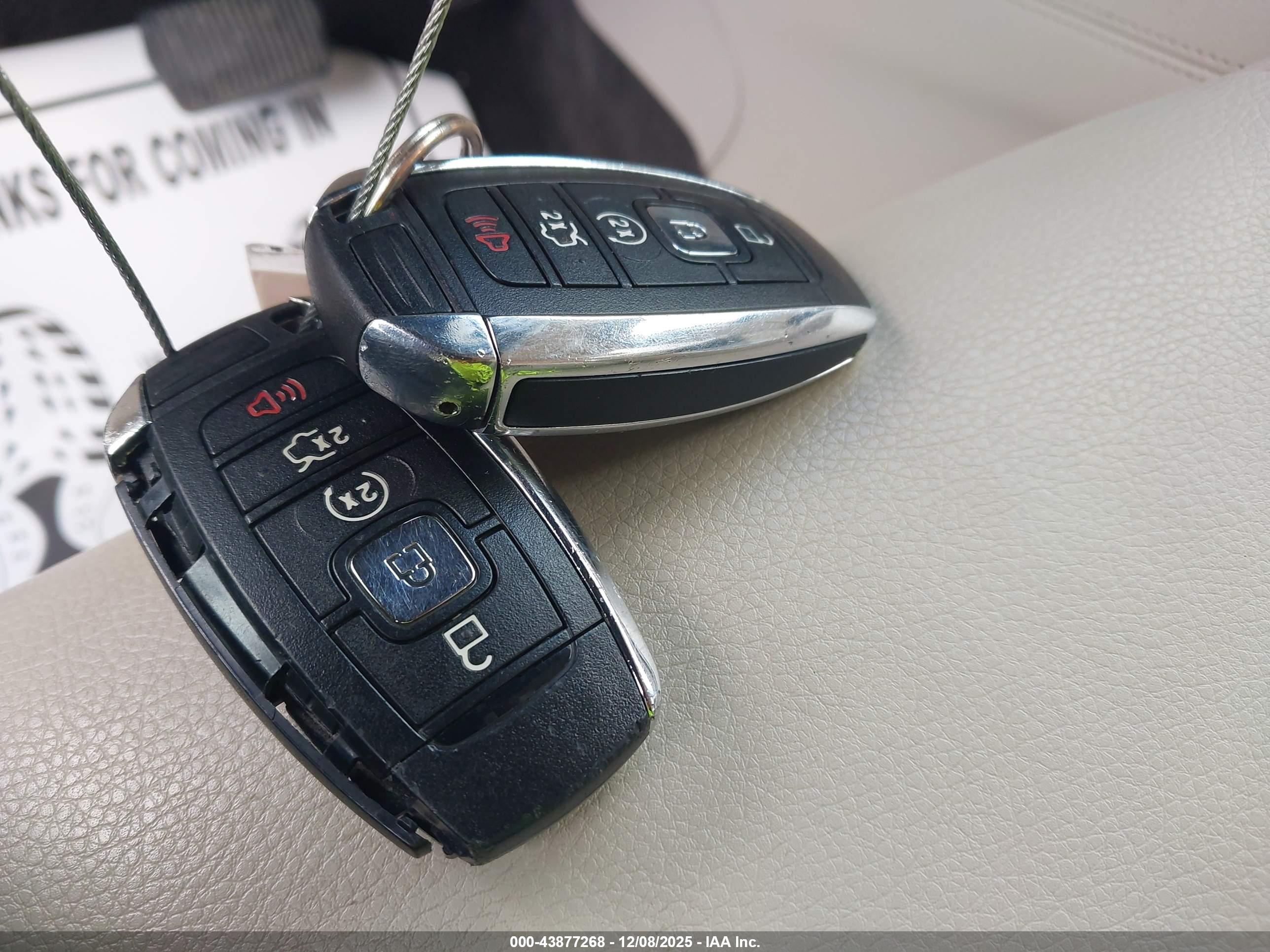 LINCOLN MKC image 11