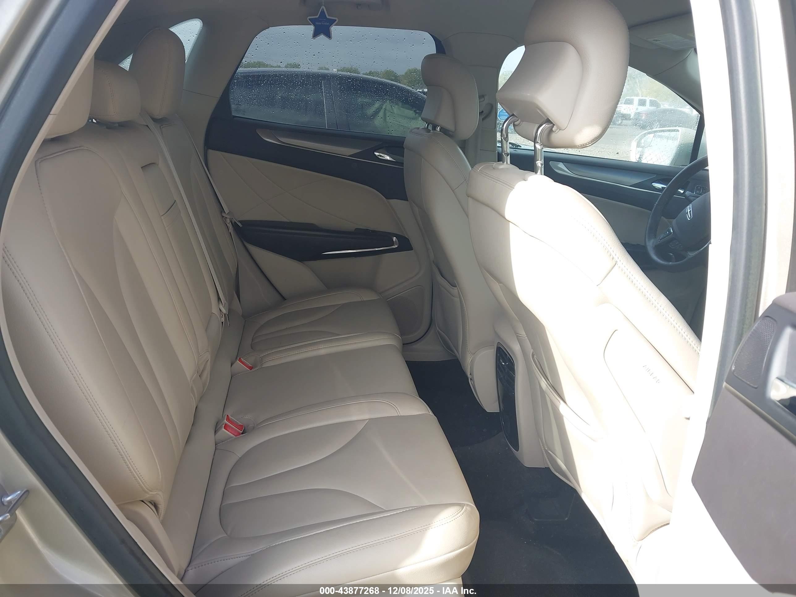 LINCOLN MKC image 8