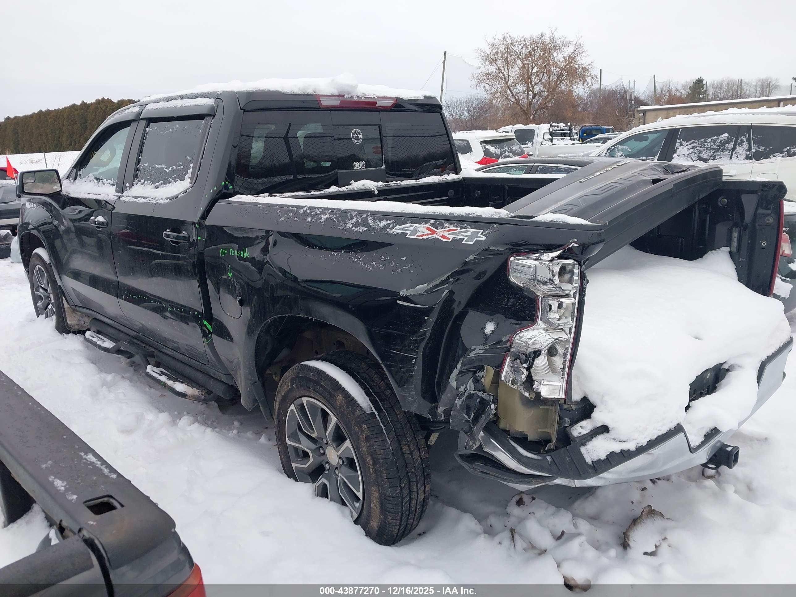 CHEVROLET SILVERADO image 3