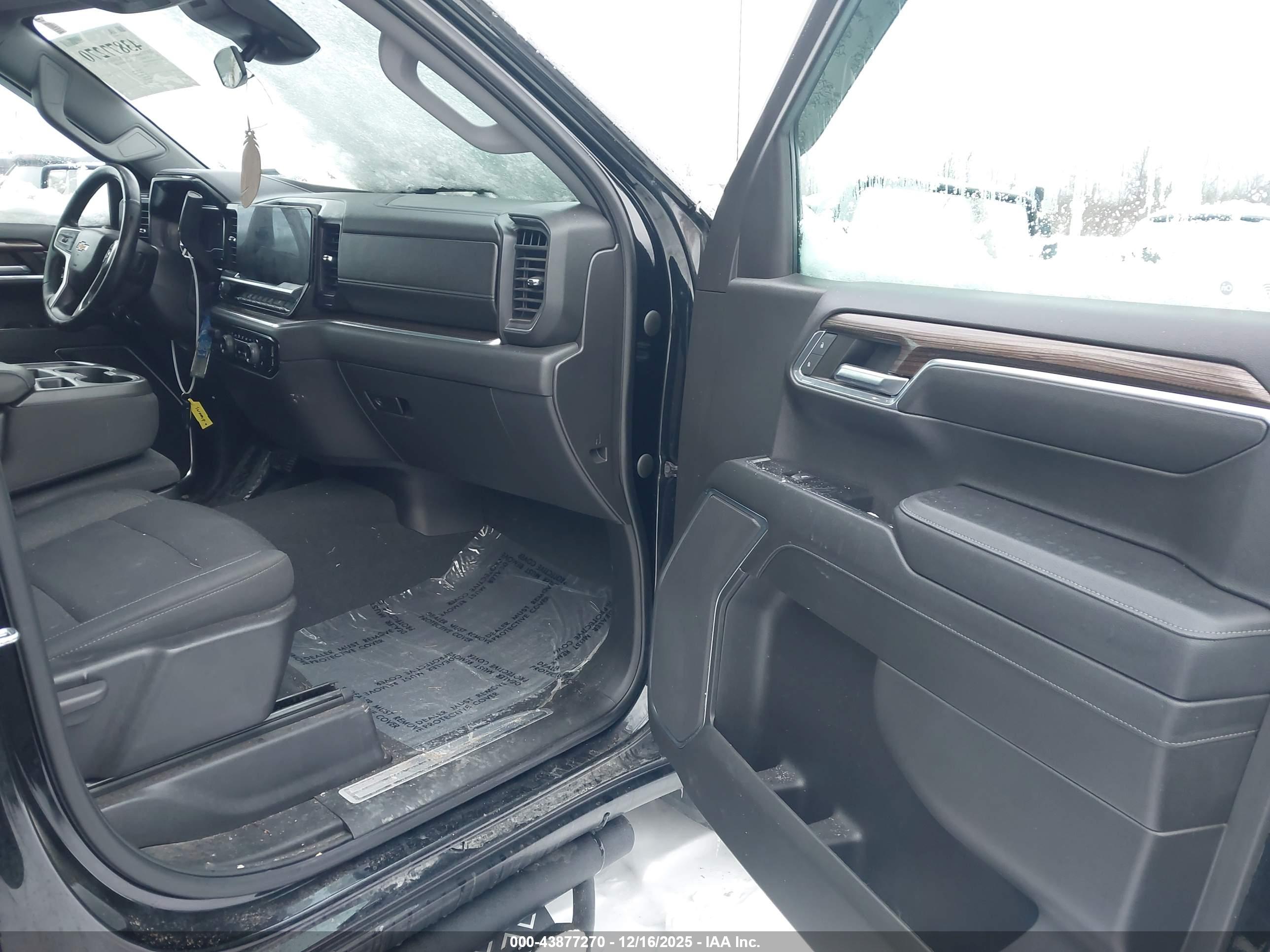 CHEVROLET SILVERADO image 5