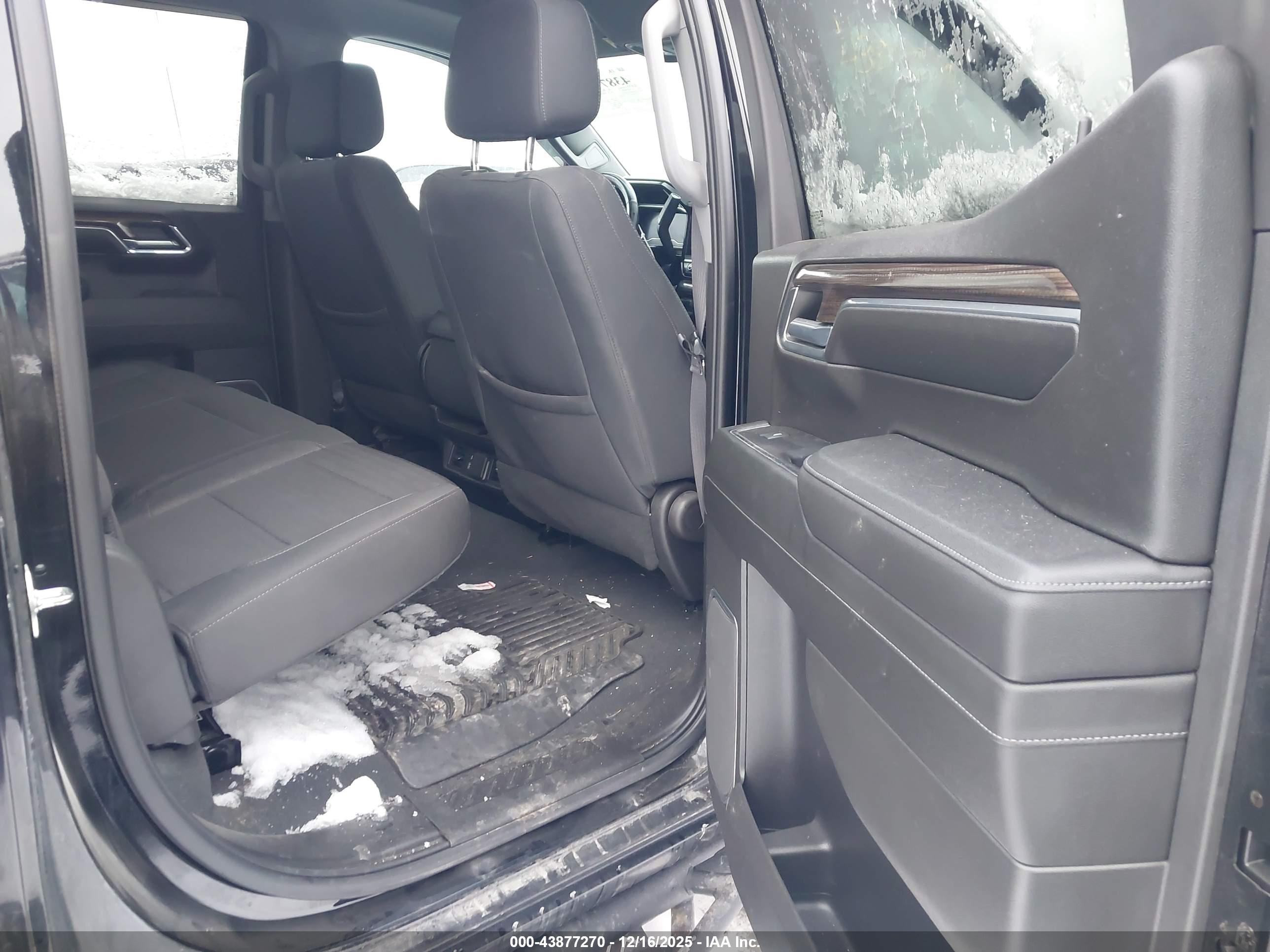 CHEVROLET SILVERADO image 8