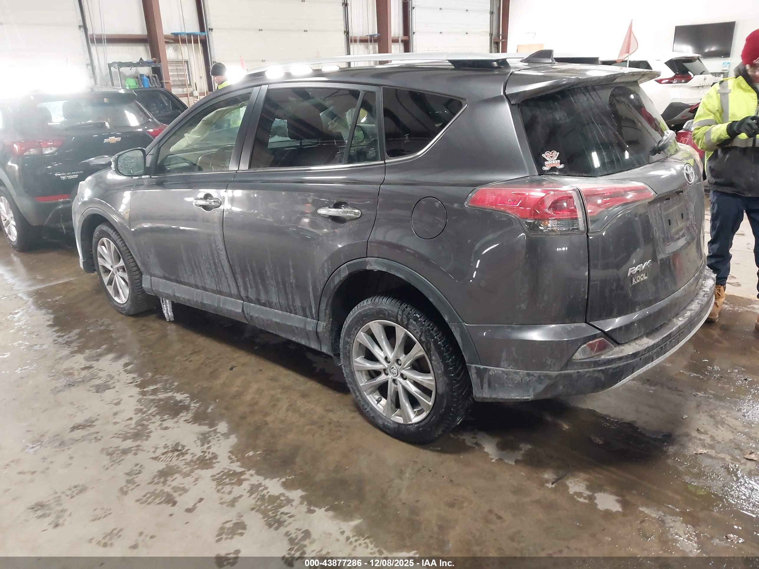 TOYOTA RAV4 image 3