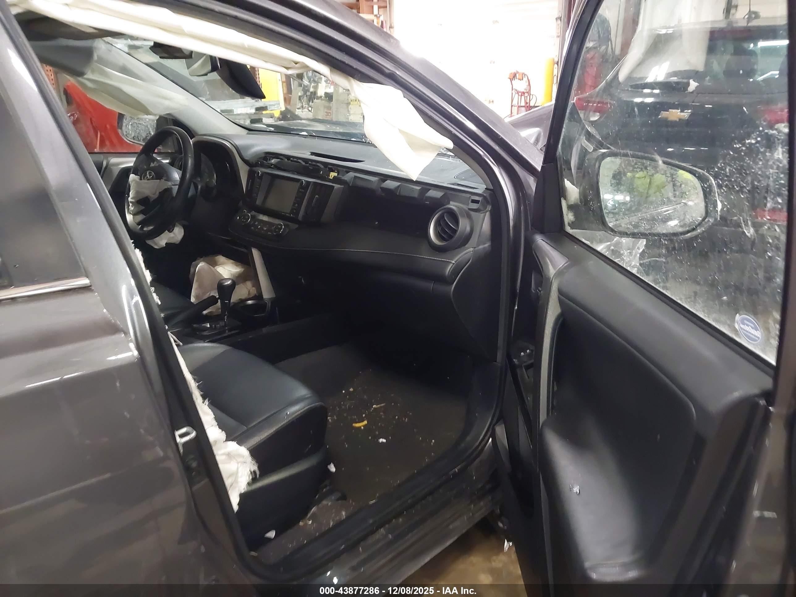 TOYOTA RAV4 image 5