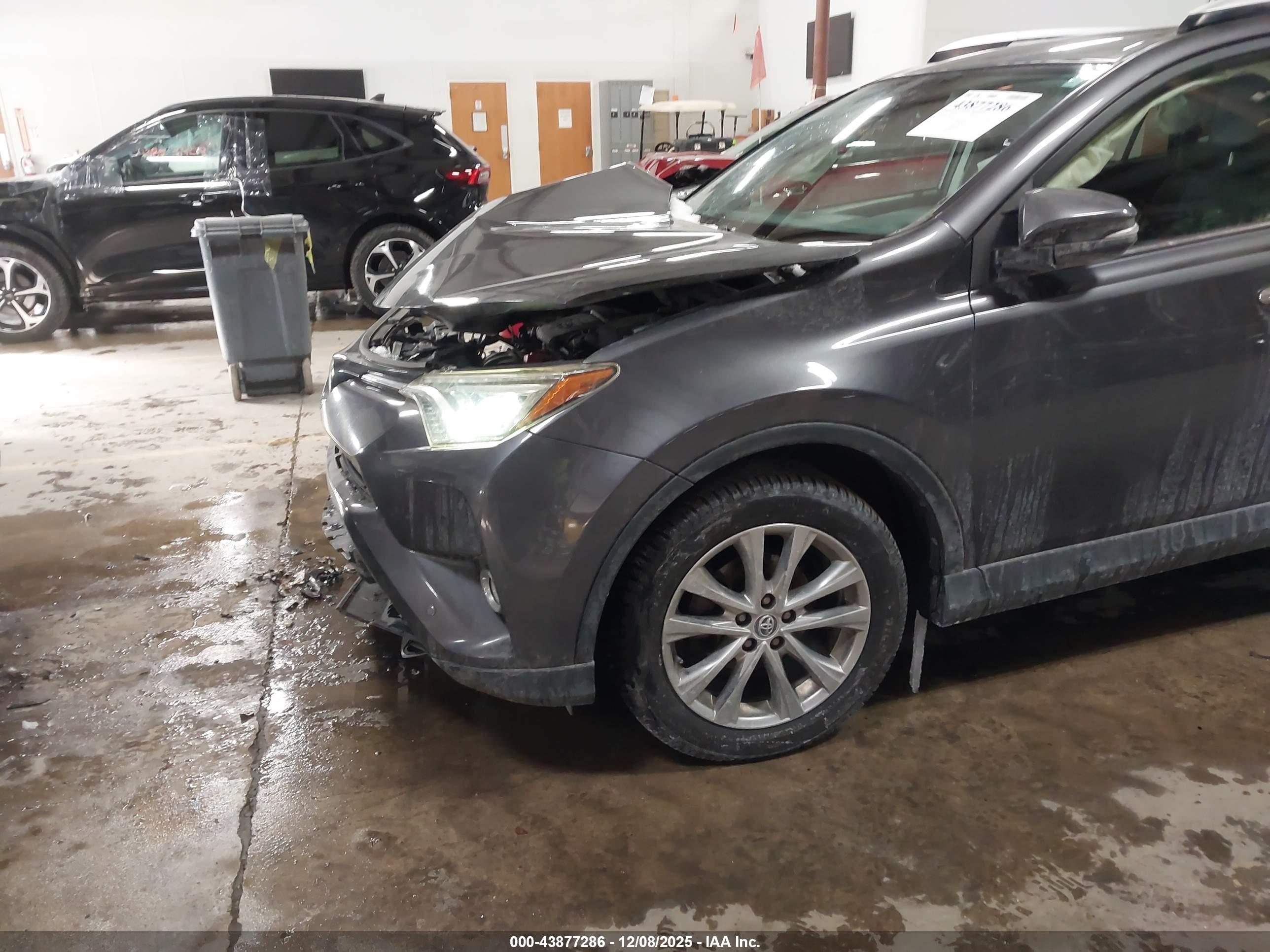 TOYOTA RAV4 image 6