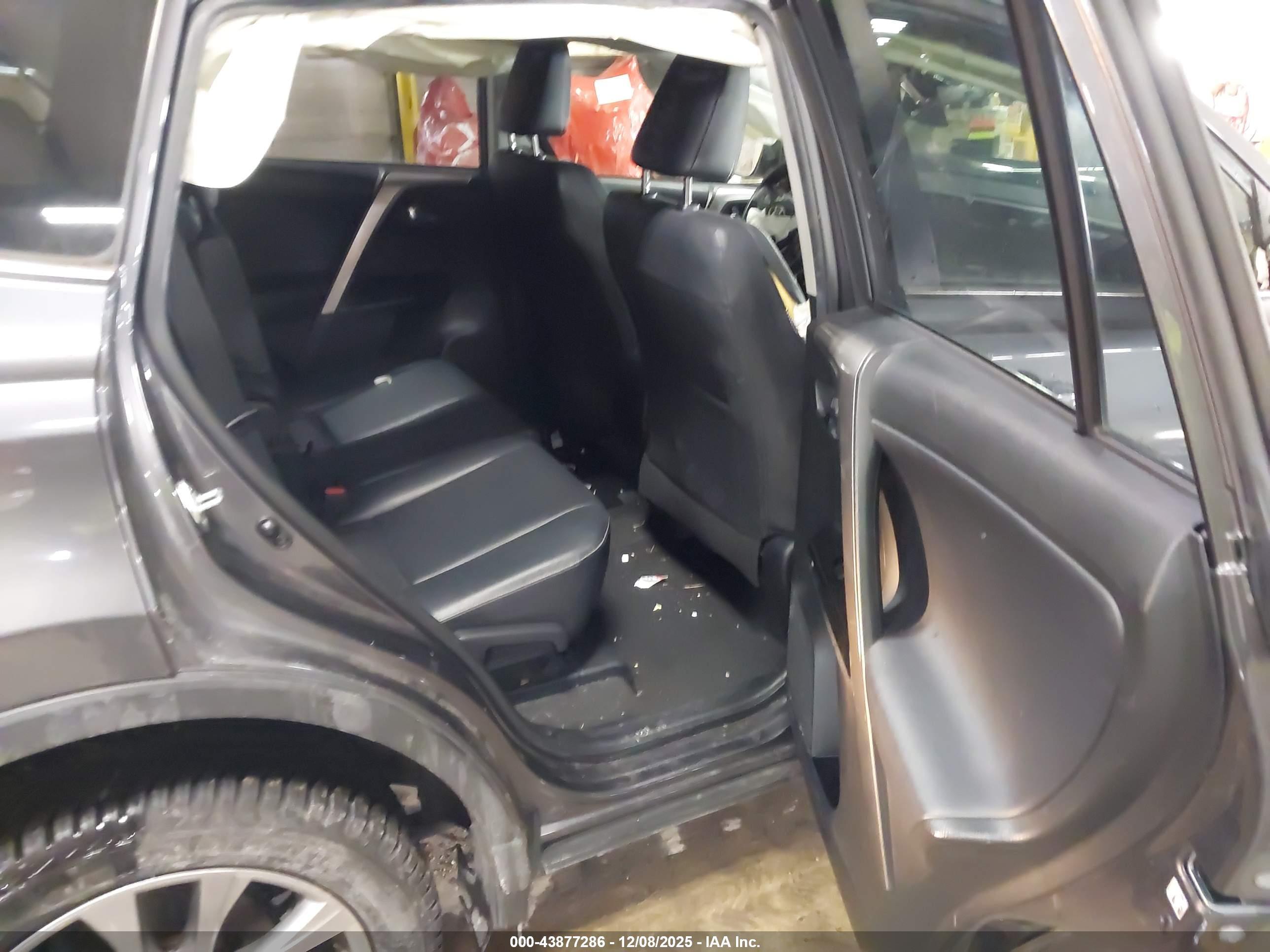 TOYOTA RAV4 image 8