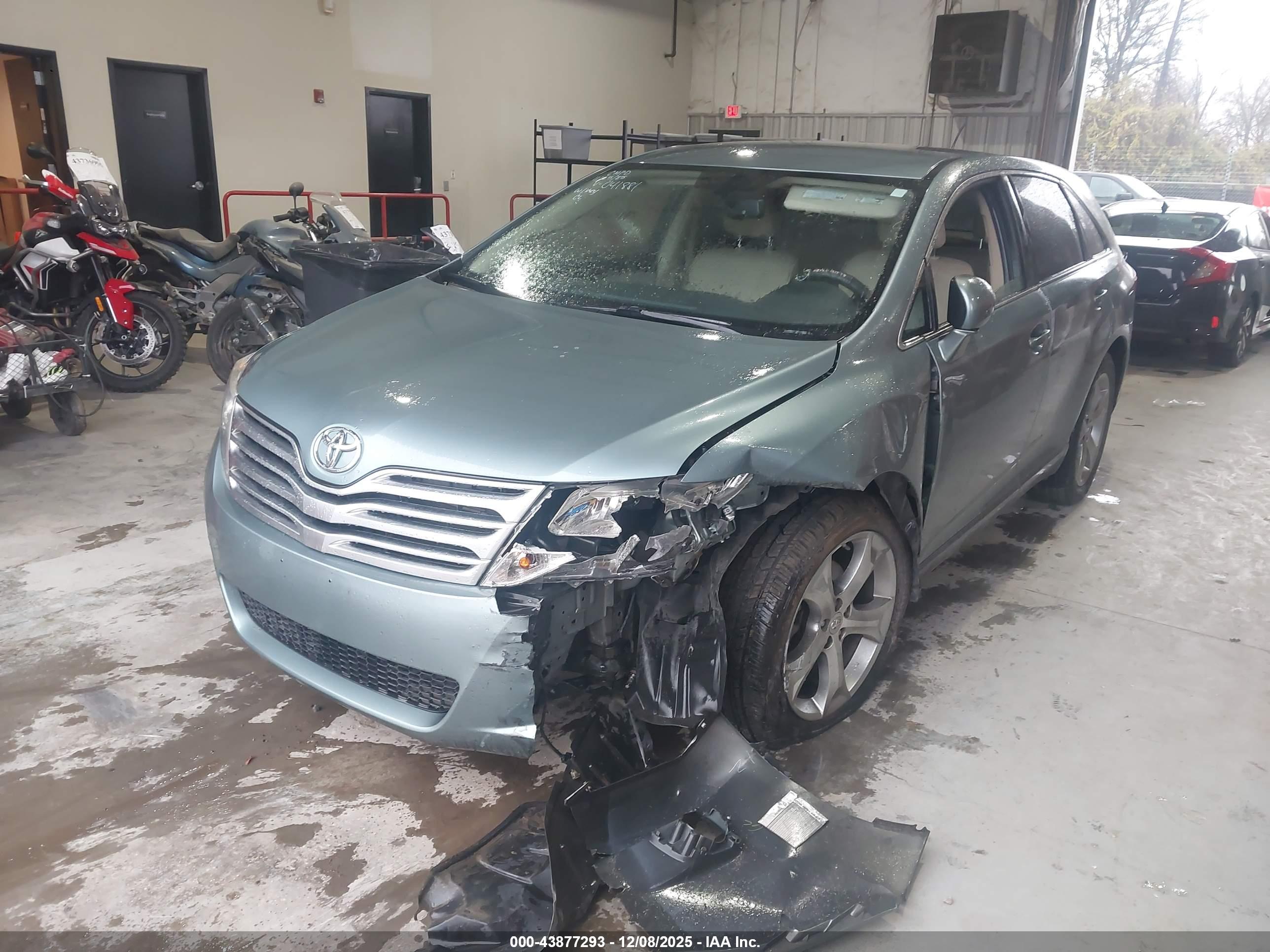 TOYOTA VENZA image 2