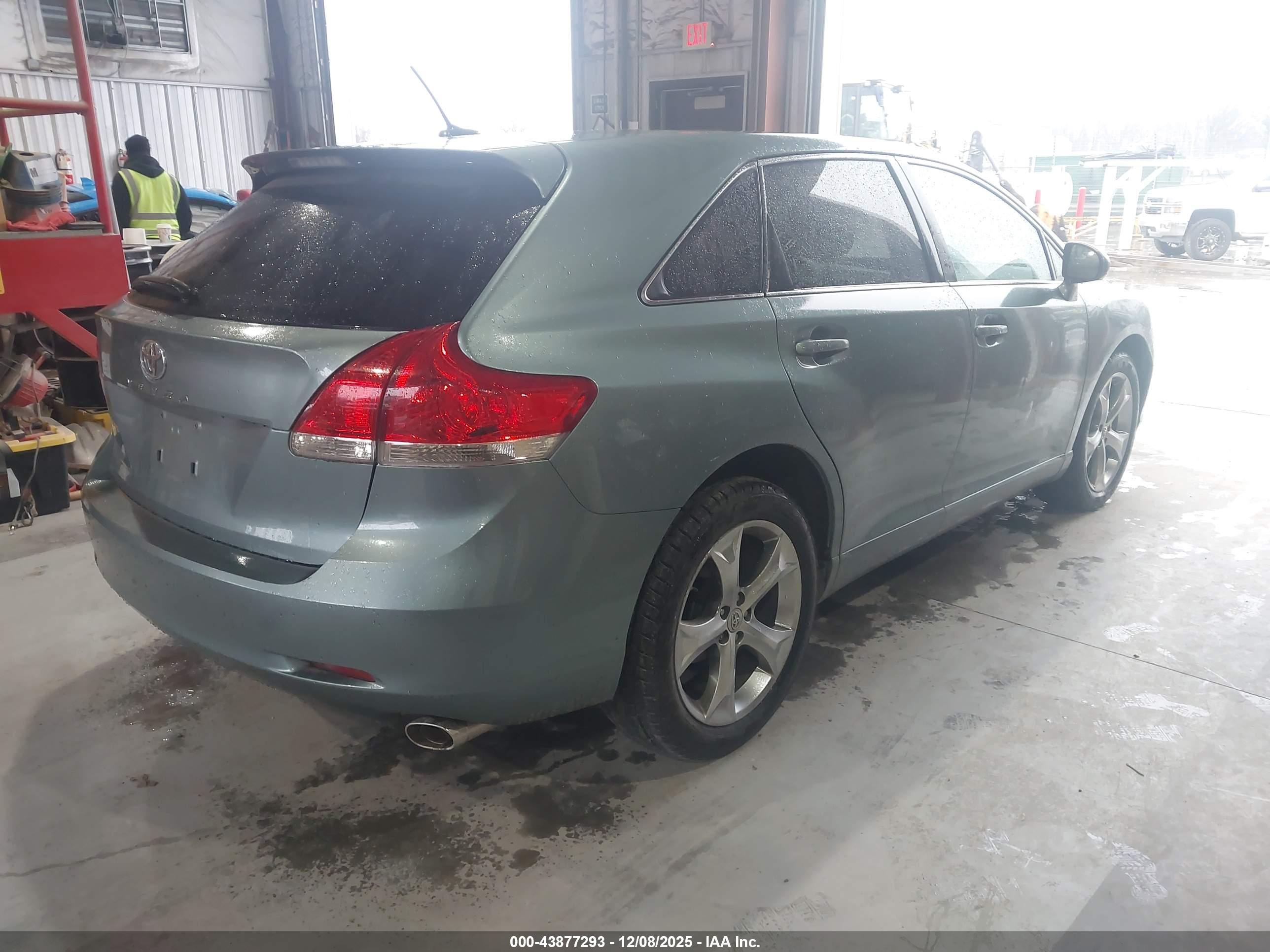 TOYOTA VENZA image 4