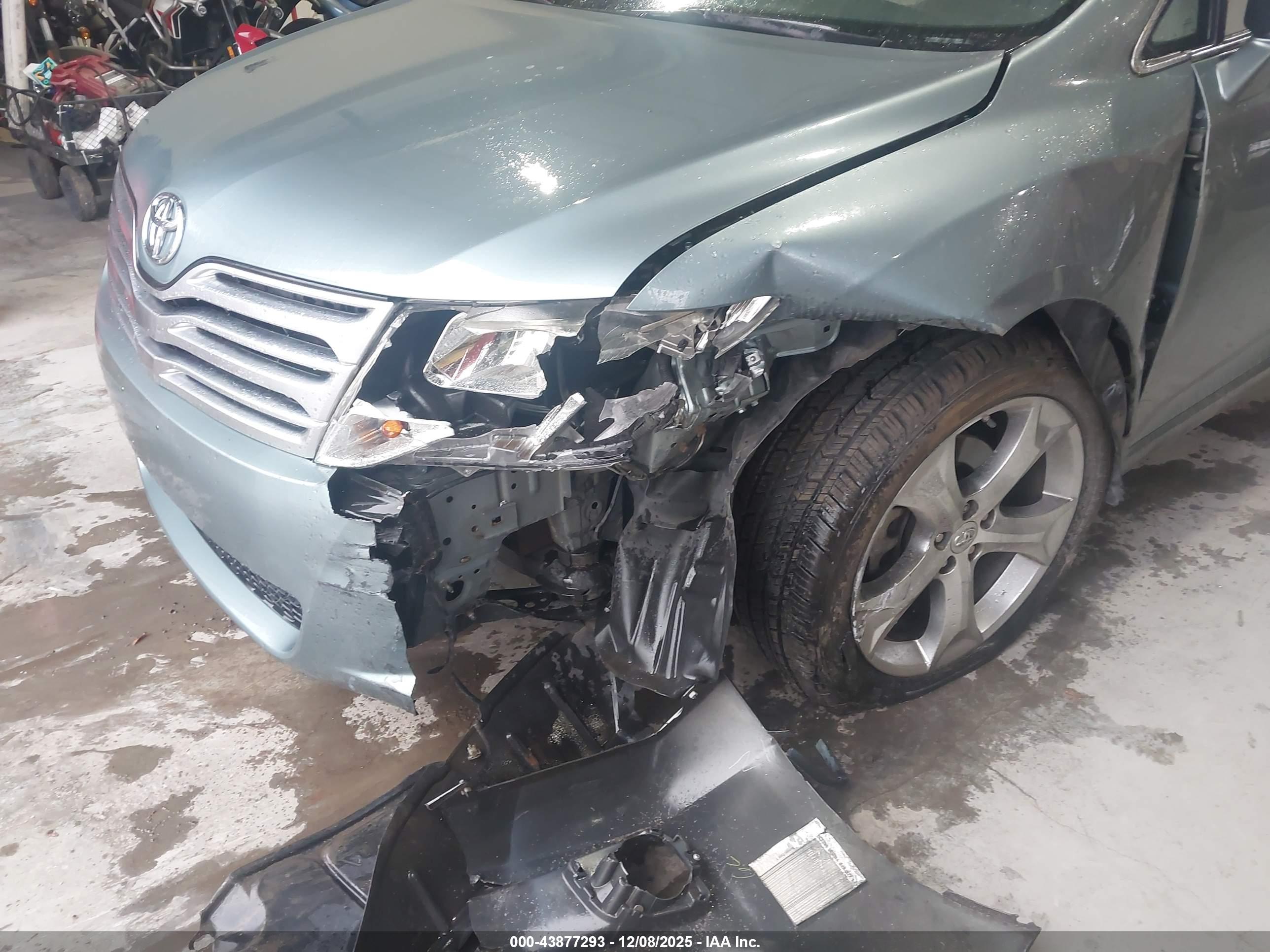 TOYOTA VENZA image 6
