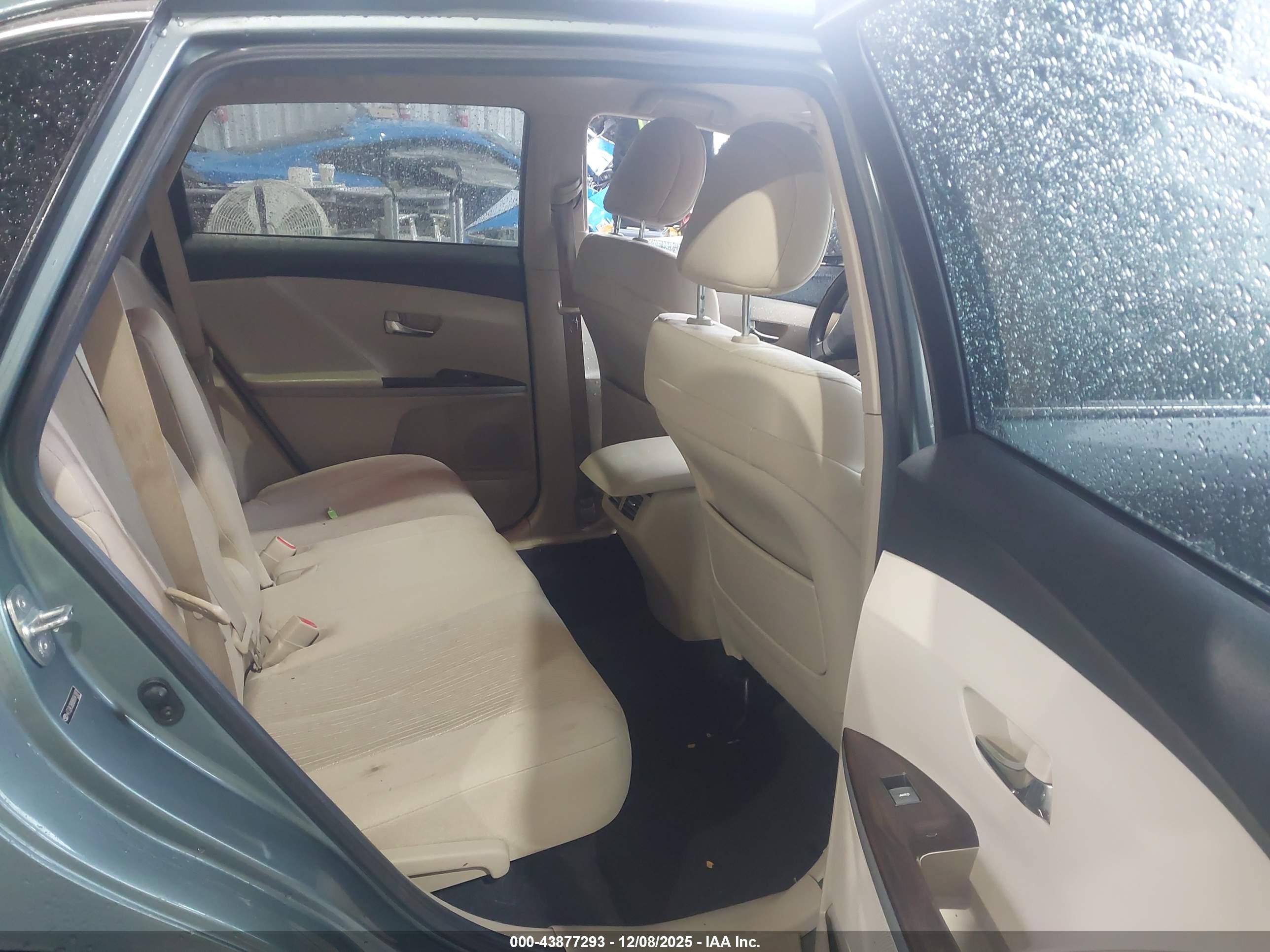 TOYOTA VENZA image 8