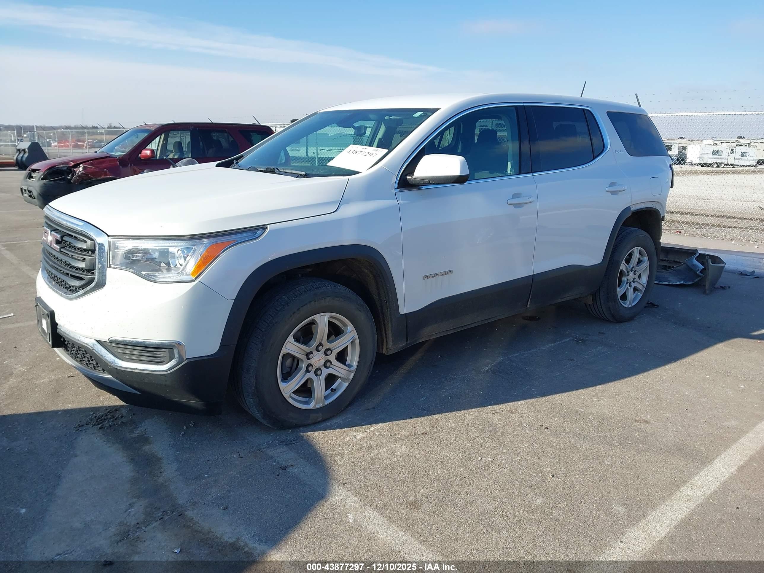 GMC ACADIA image 2