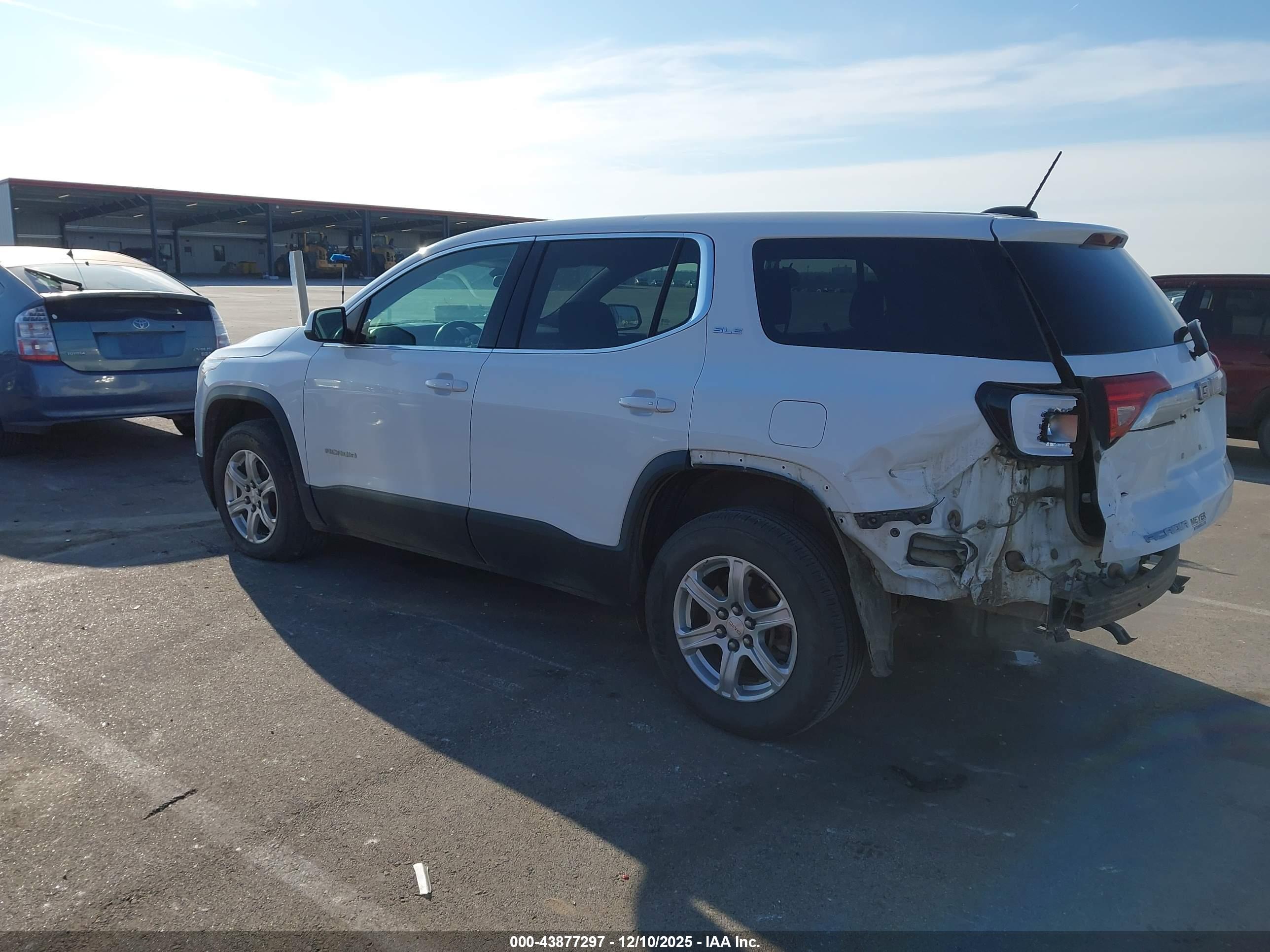 GMC ACADIA image 3