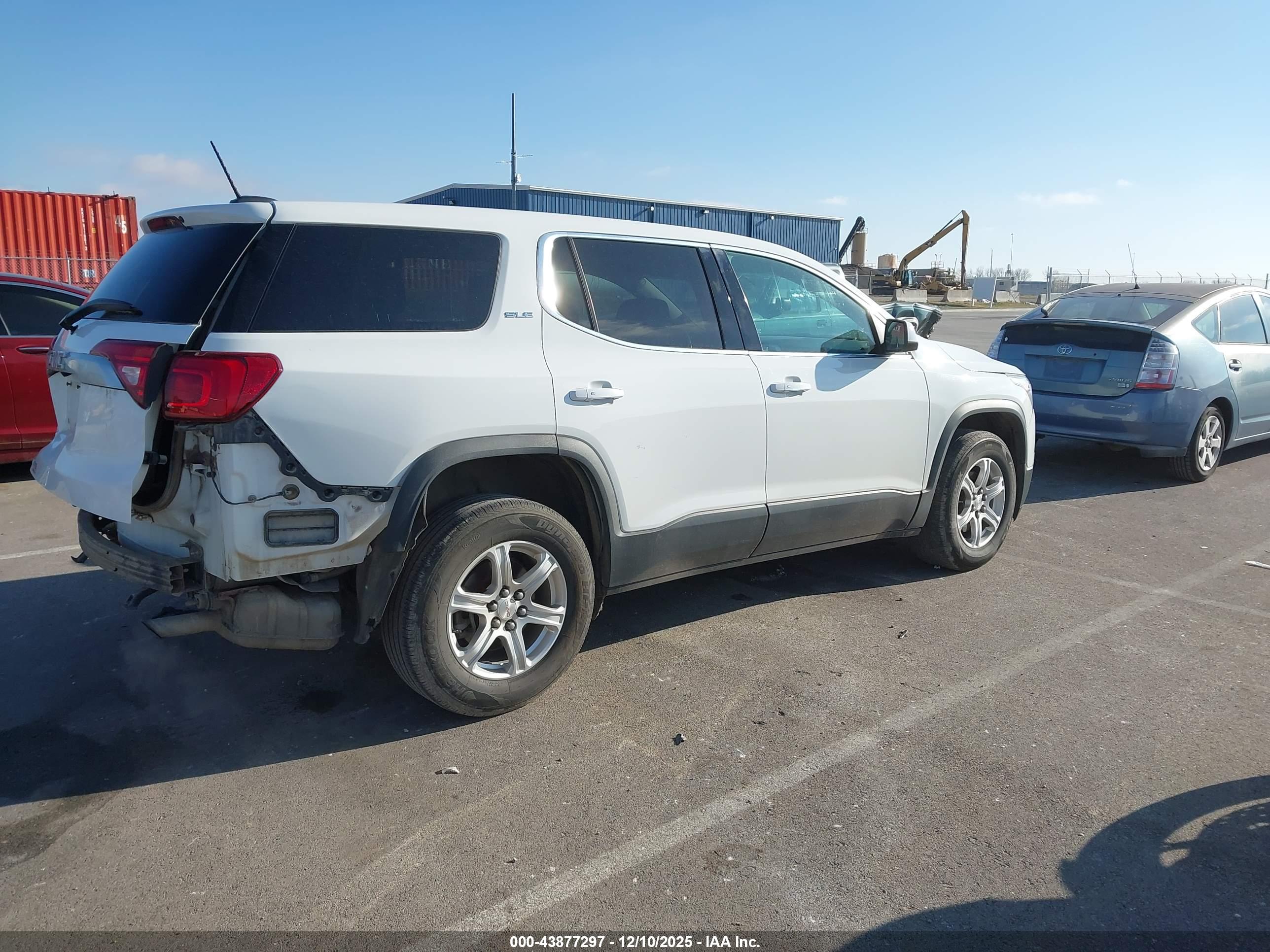 GMC ACADIA image 4