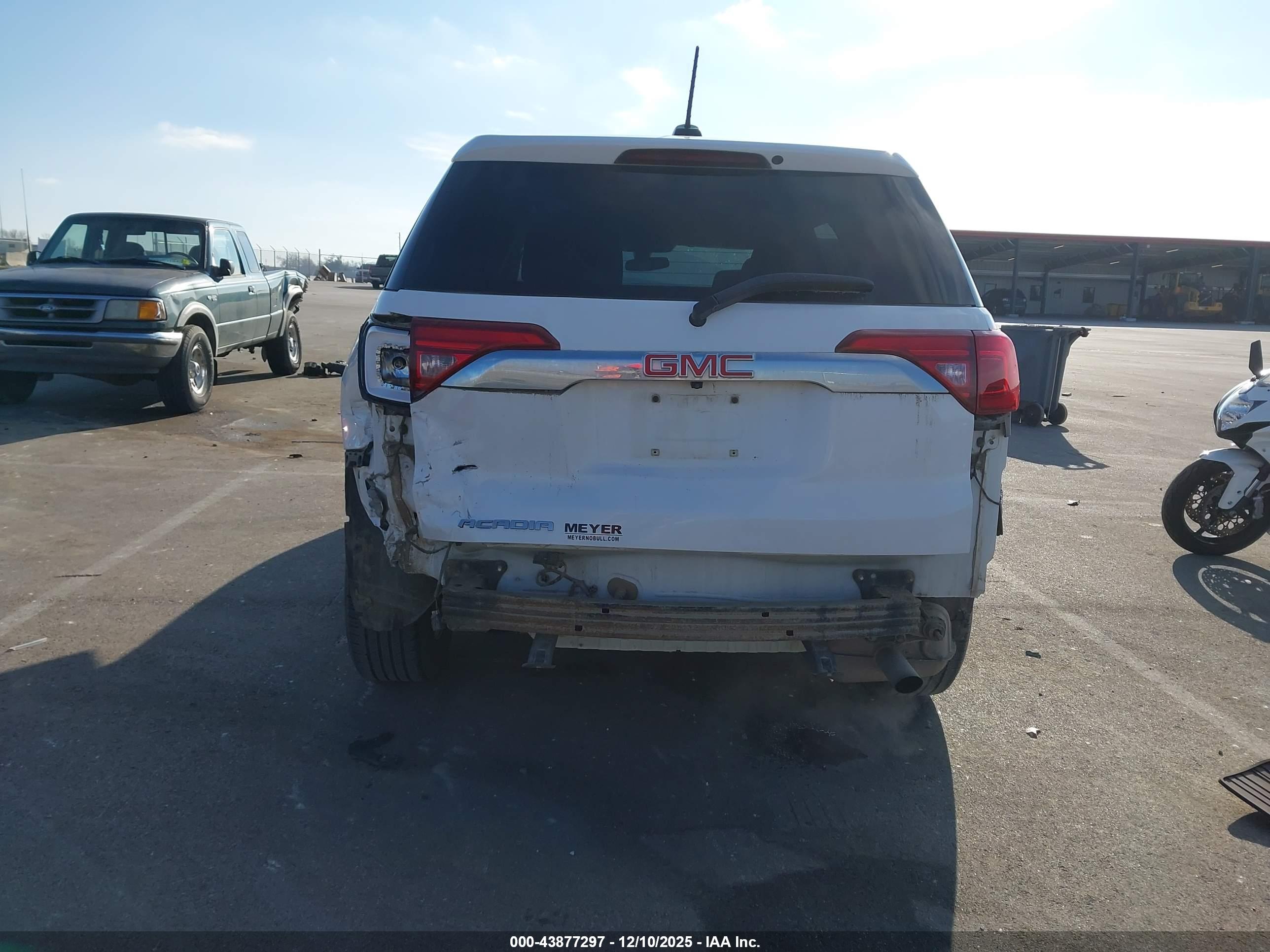 GMC ACADIA image 6
