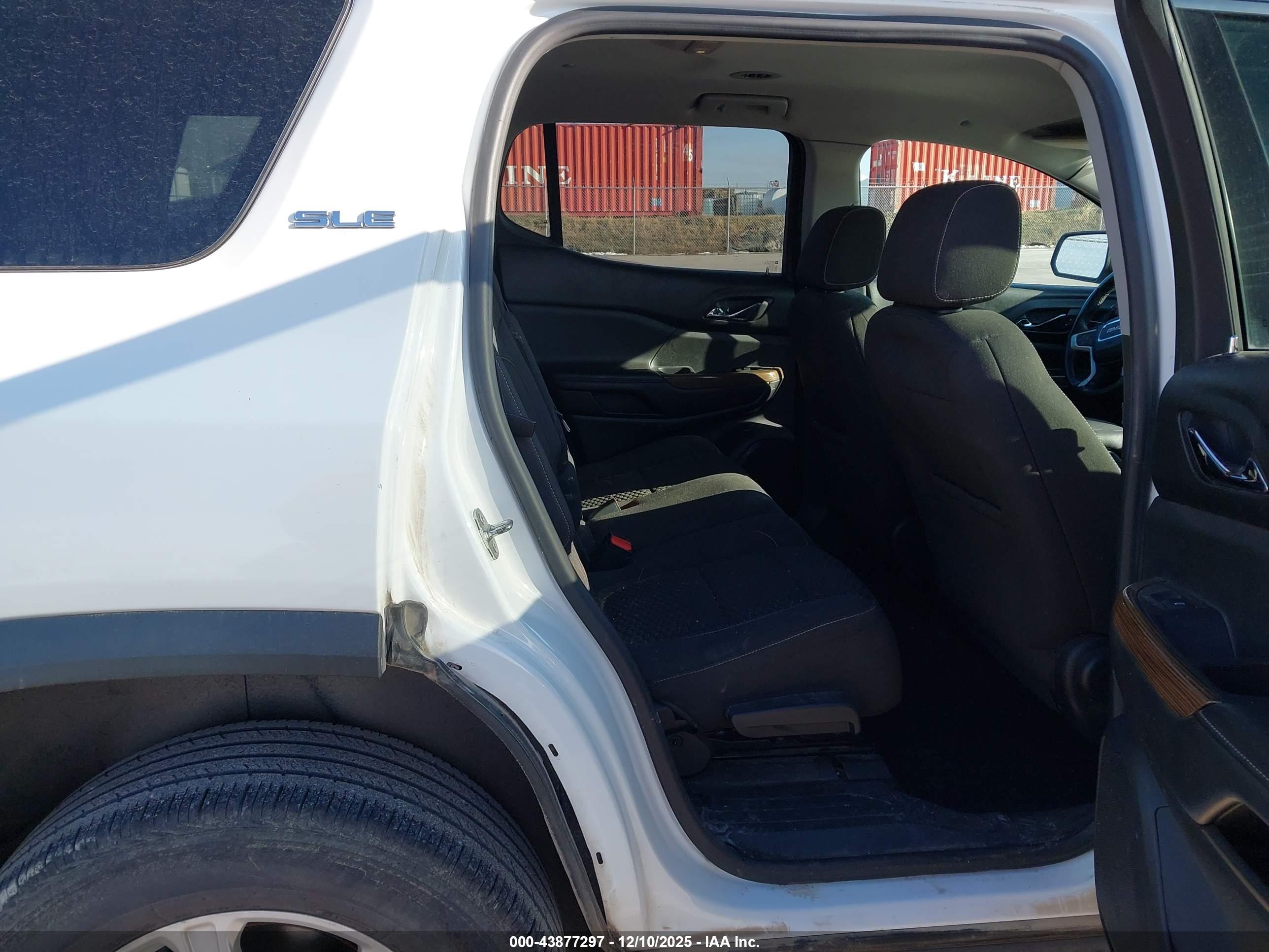 GMC ACADIA image 8